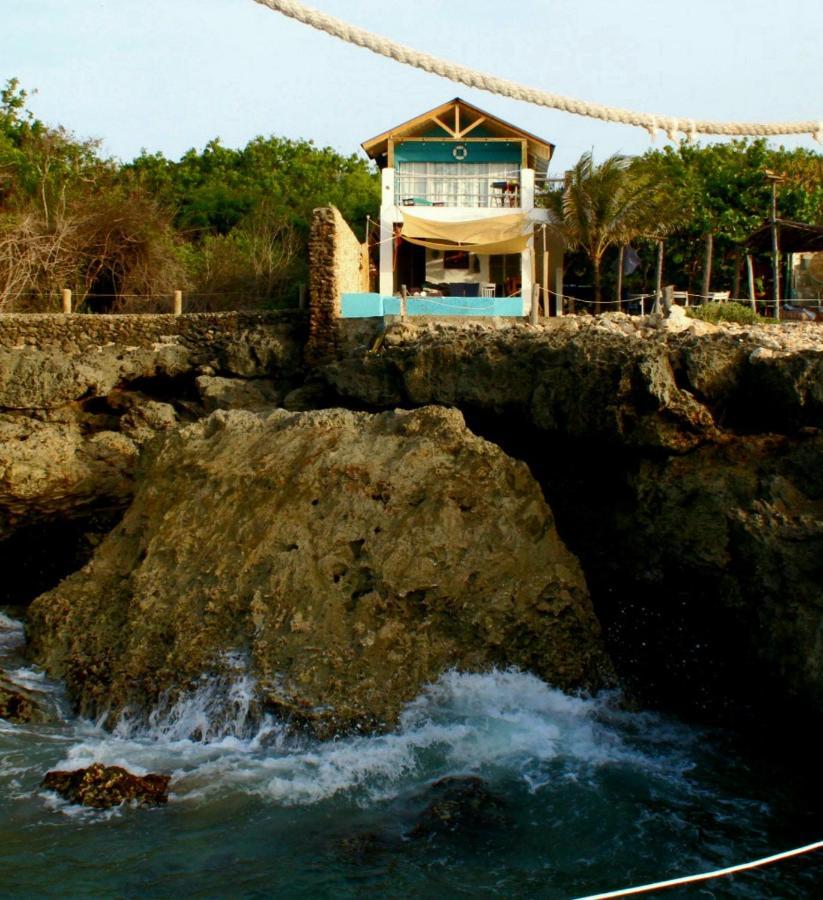 El Bucanero *