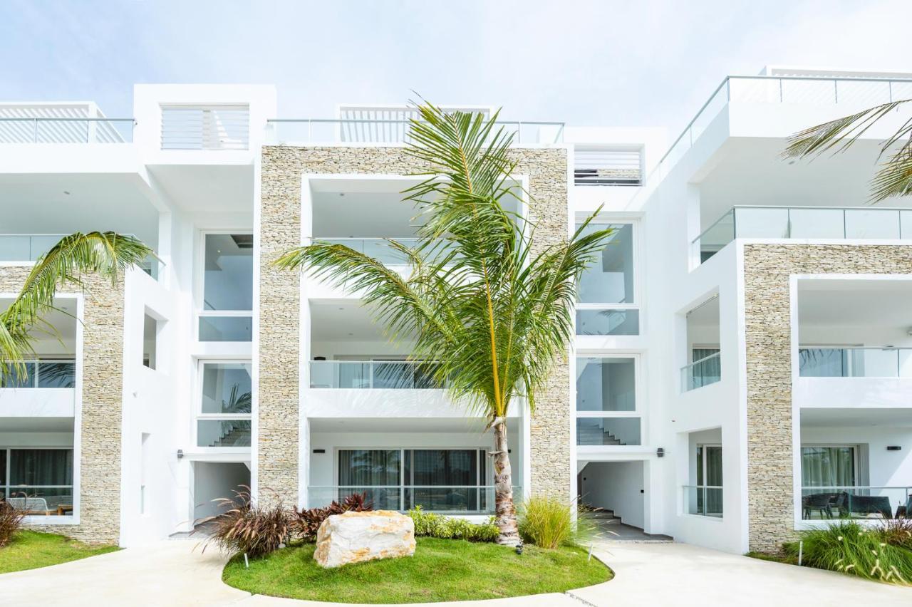 Aqua Esmeralda Luxury Front