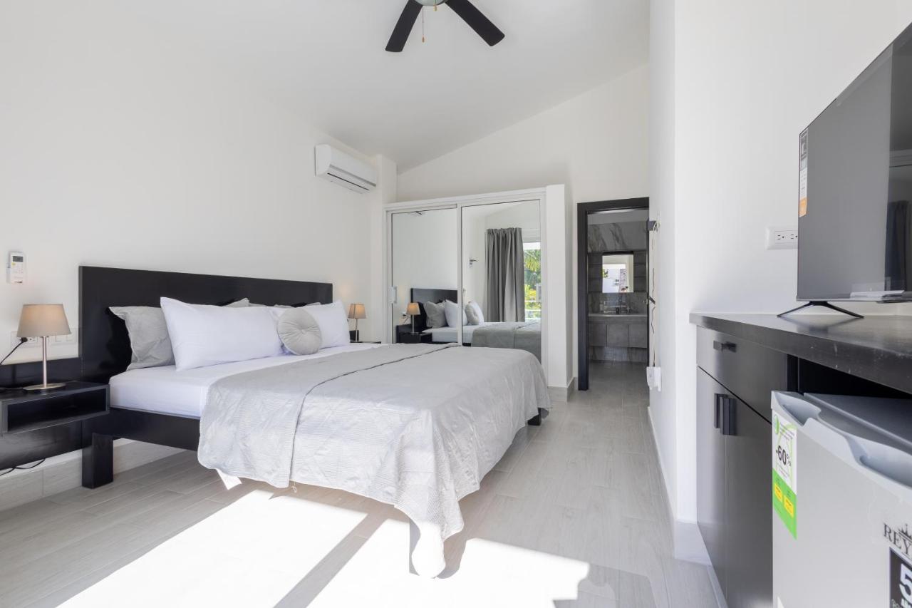 Villa Huge 8-bedroom With Private Pool - Corales *