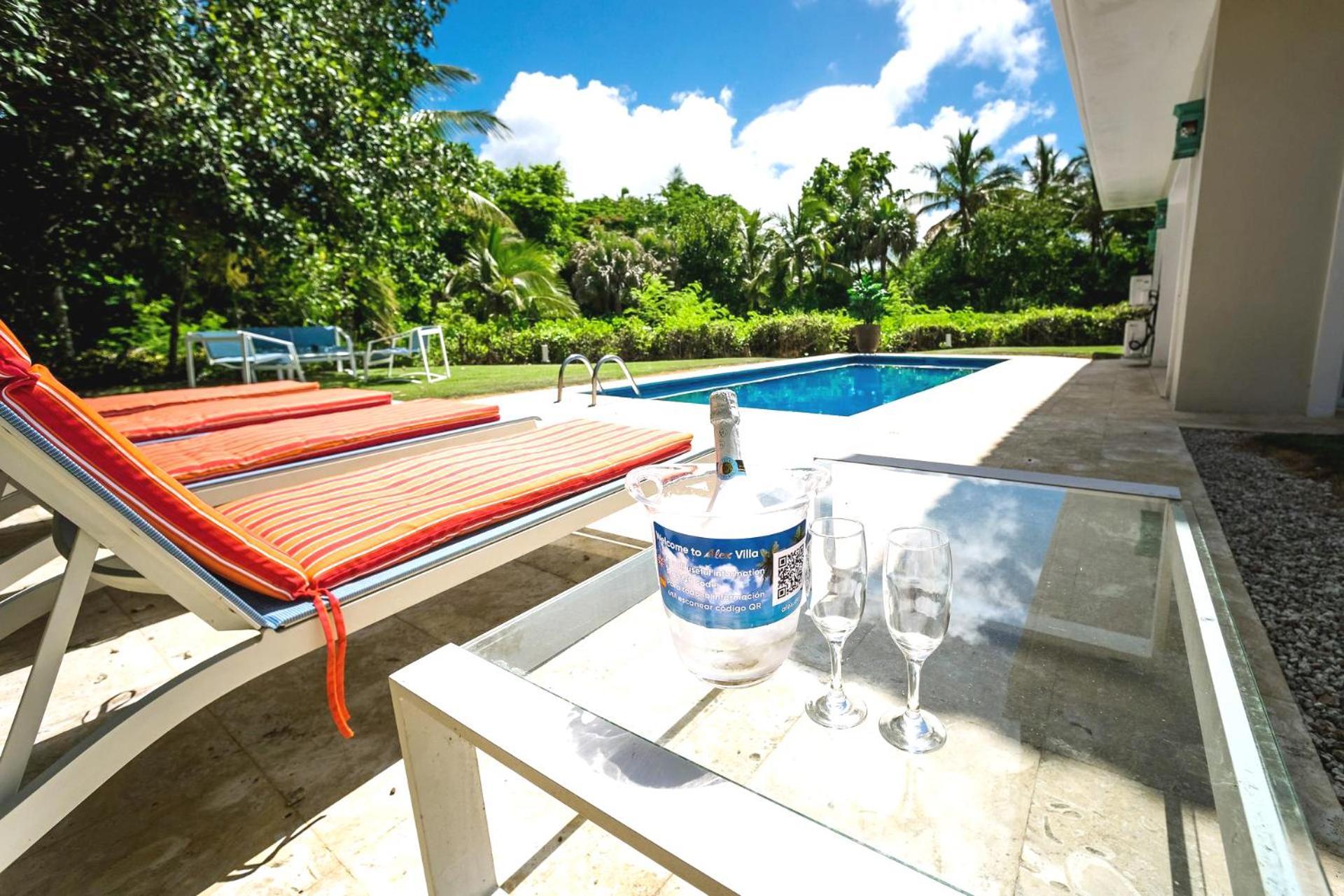 Luxury Private Villas With Pool, Private Beach, Bbq Villa *