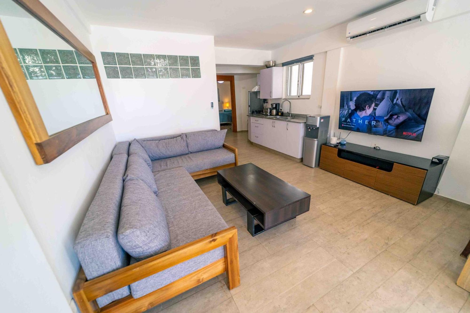 Kite Oceanfront 1st Row Two Bedrooms And Patio Apartment *