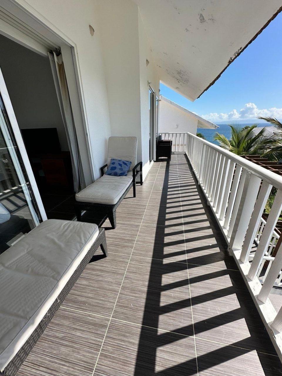 Vista Mare Ocean View Floor Condo, Aparthotel