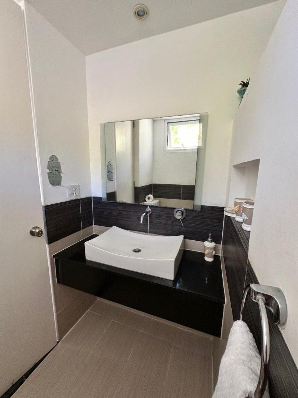 Vista Mare Ocean View Floor Condo, Aparthotel