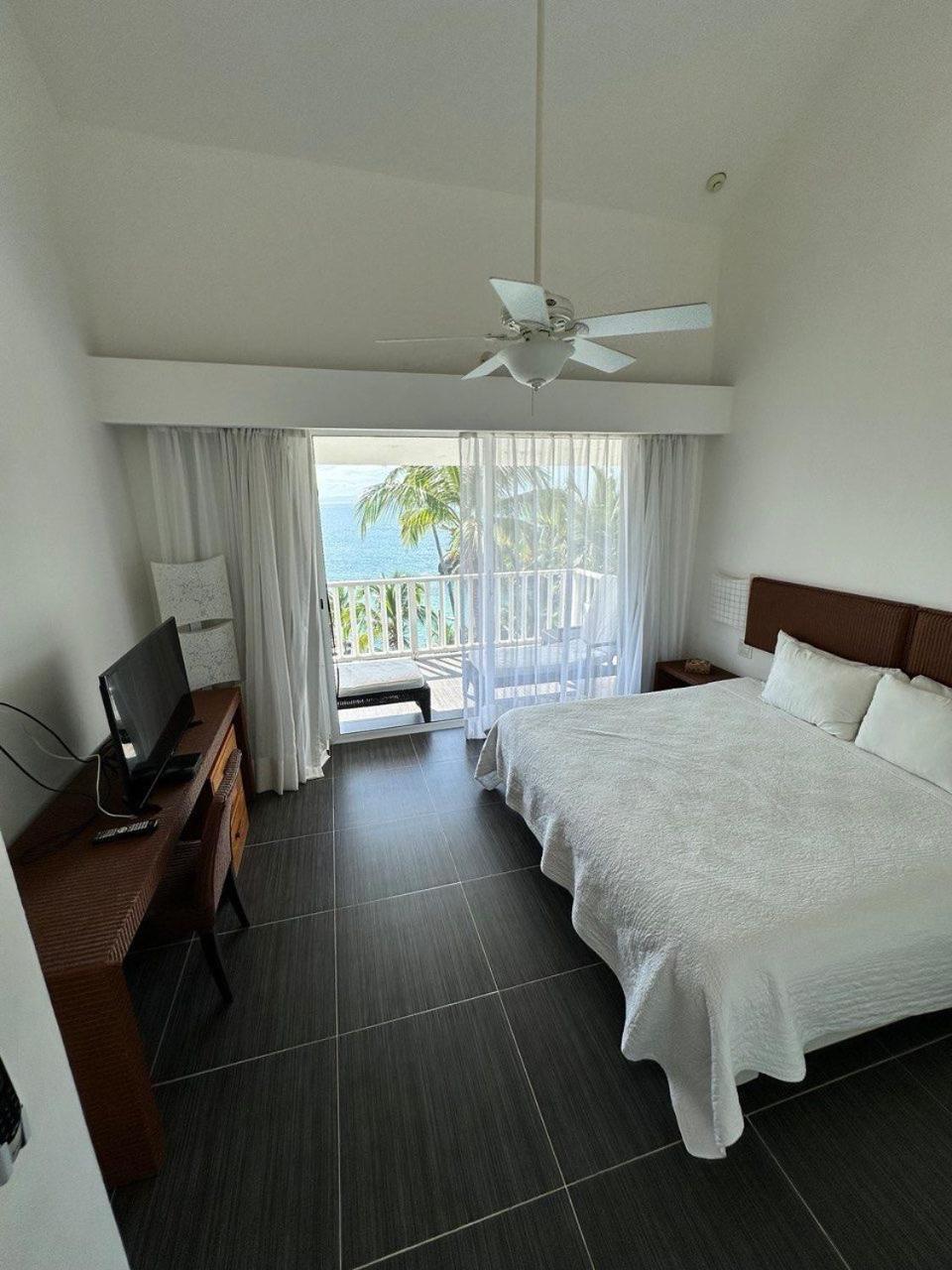 Vista Mare Ocean View Floor Condo, Aparthotel *