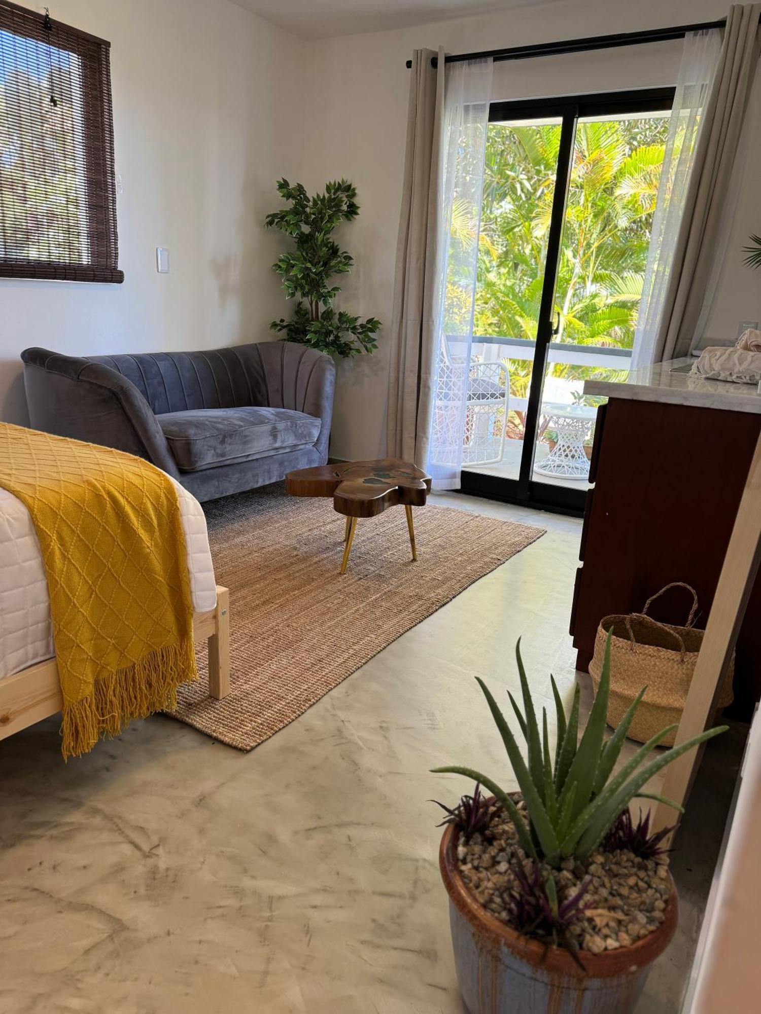 Catalina, Oceanview Multi 2 Bd 2 Bath Units With Balcony And Pool * Cabrera