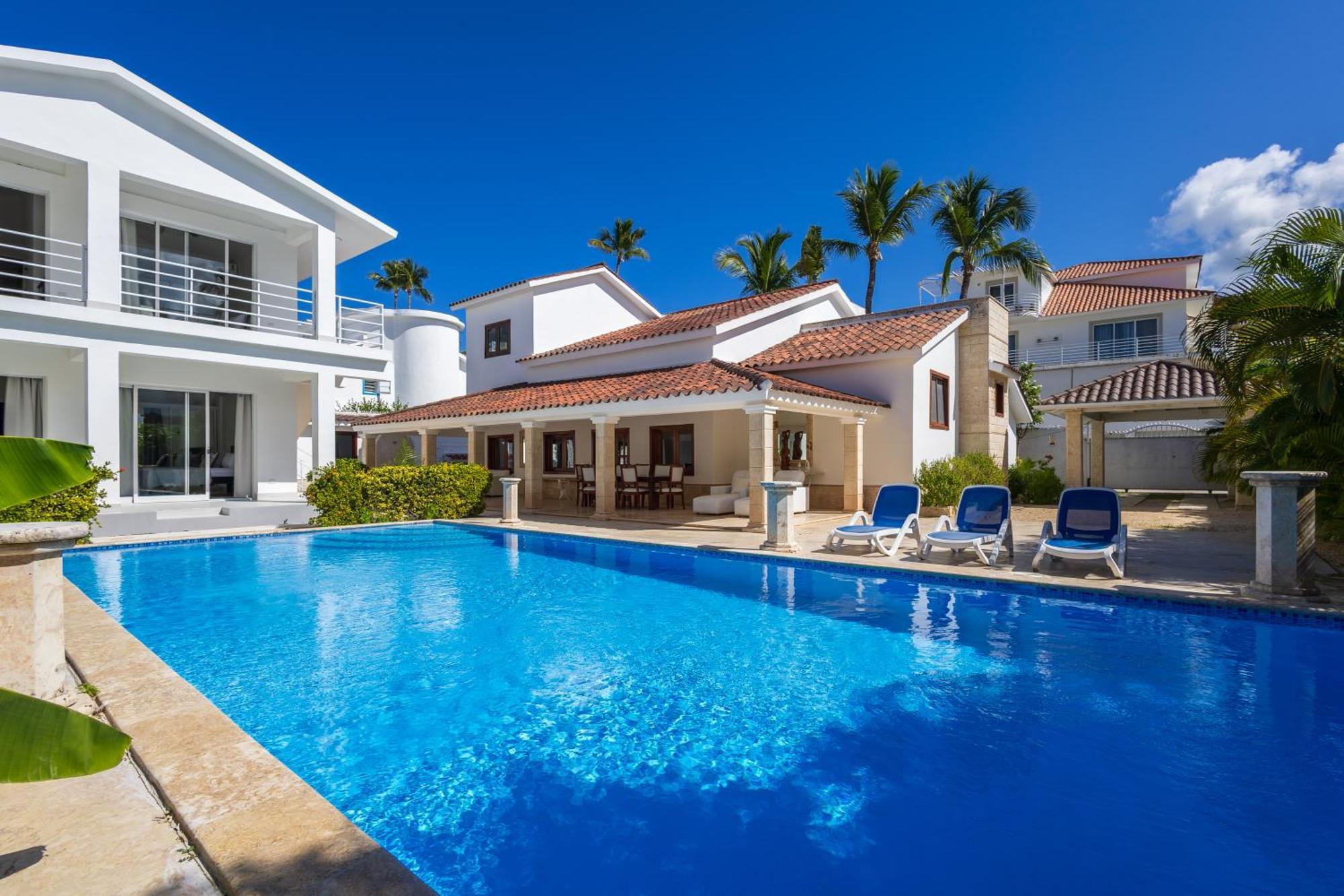 Huge 8-bedroom With Private Pool - Corales