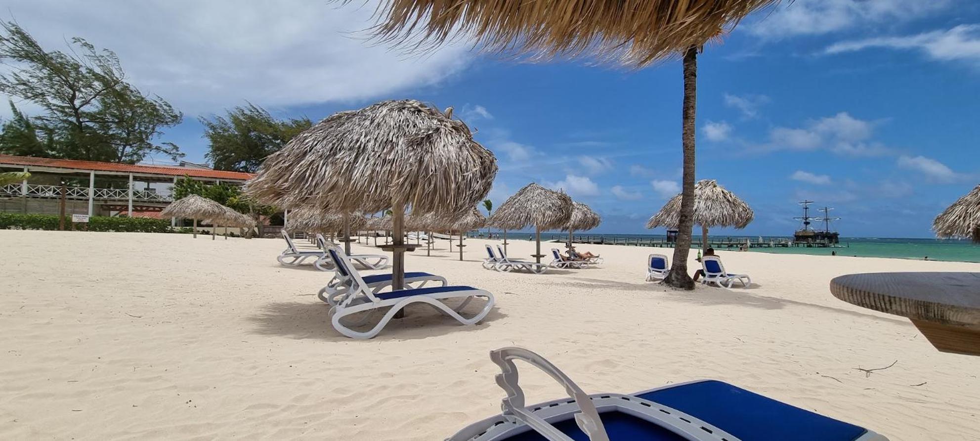 Stanza Mare: Beachfront Bavaro With Private Apartment