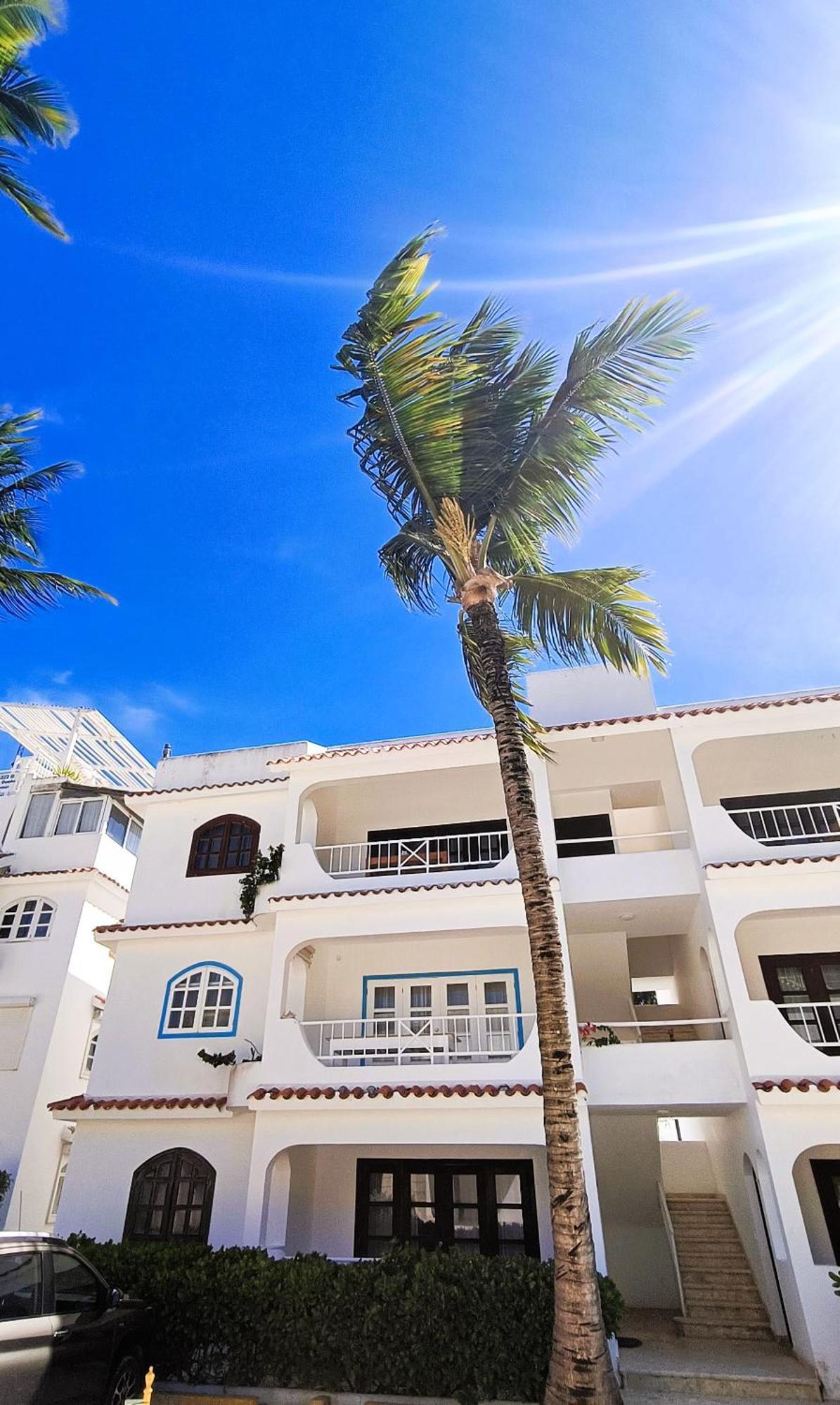 Flor Del Mar Beachfront Aparthotel