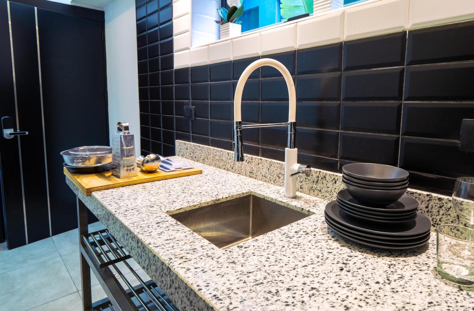 Hotel Instyle Residences At Rizz