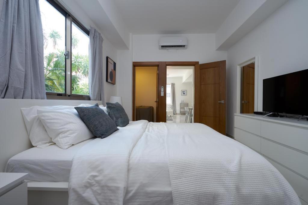 Escape Apartment, Balcony, Pool & Gym In La Julia Apartment *