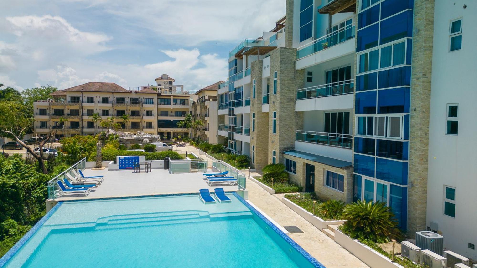 Apartment At Grand Laguna By Calisto *