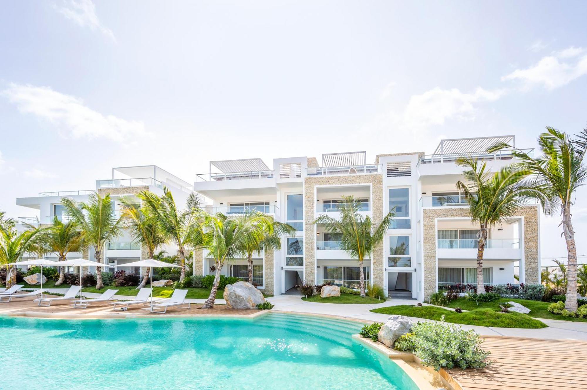 Aqua Esmeralda Luxury Front