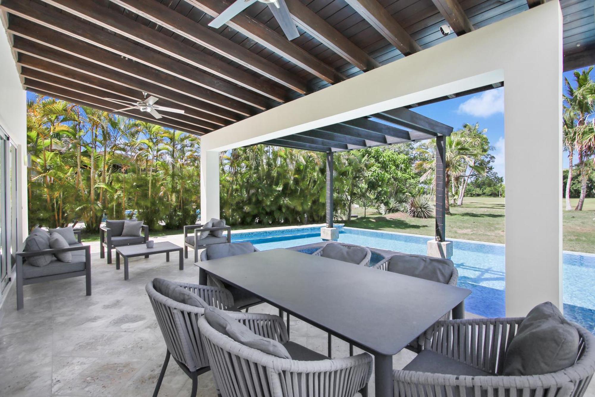 Stunning 3-bedroom With Pool, Jacuzzi And Maid Near Bavaro Villa *