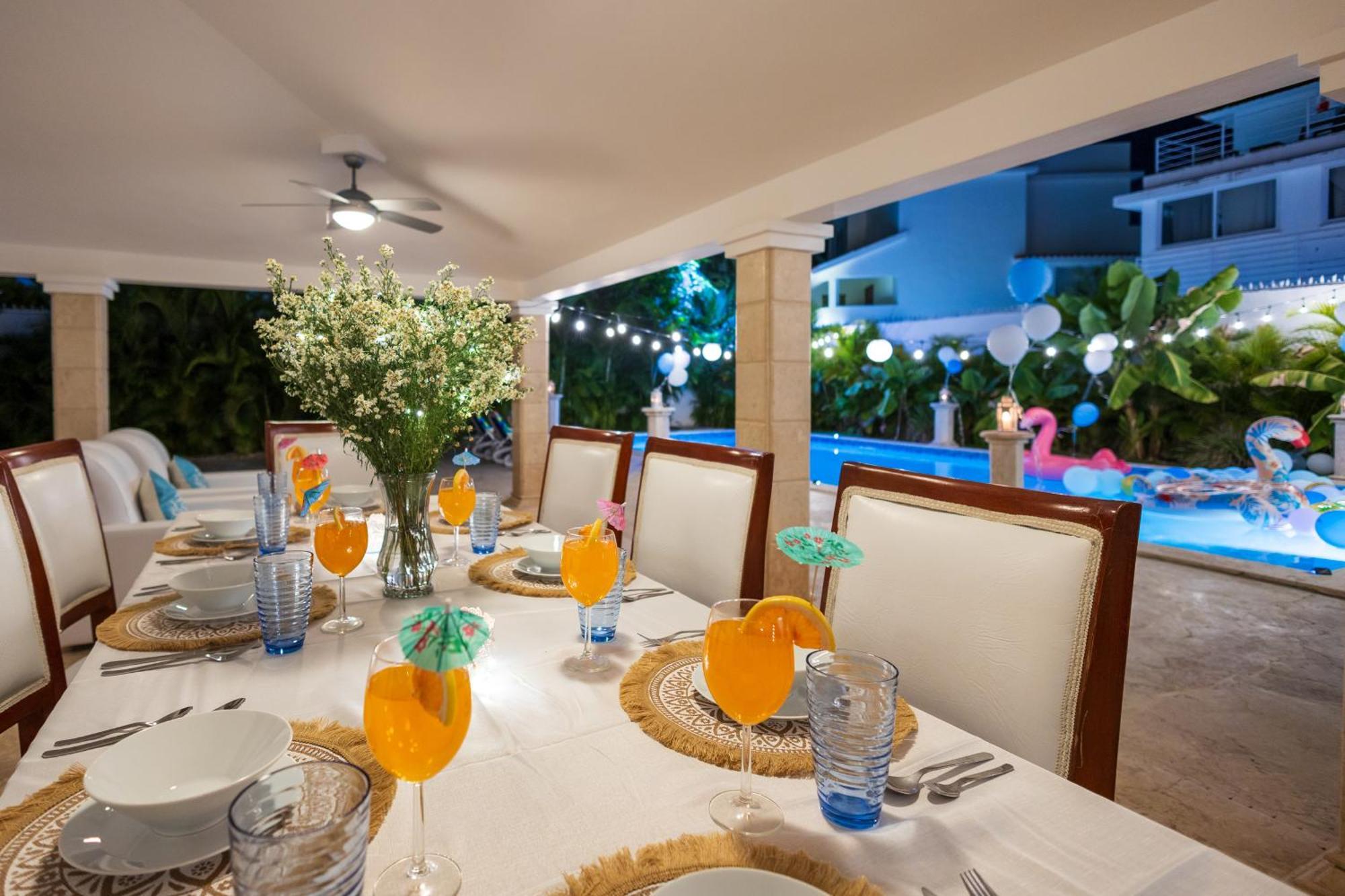 Huge 8-bedroom With Private Pool - Corales Villa
