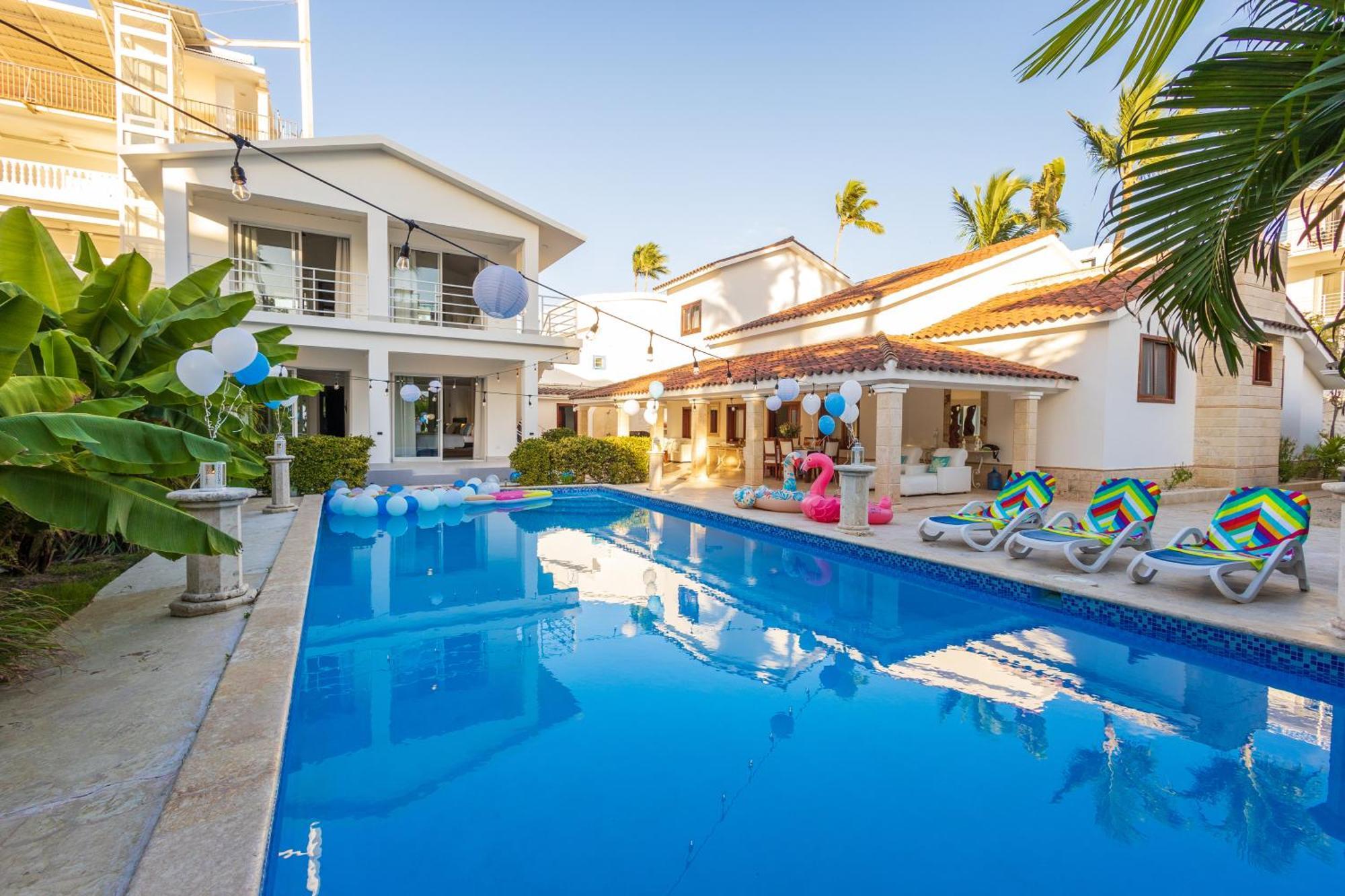 Huge 8-bedroom With Private Pool - Corales Villa *