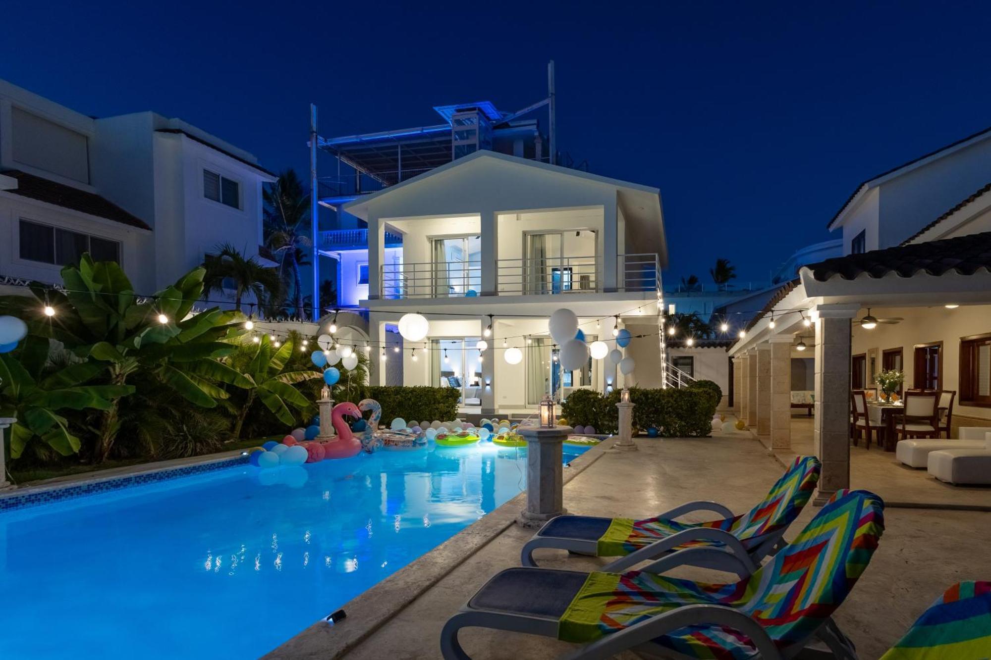 Huge 8-bedroom With Private Pool - Corales *