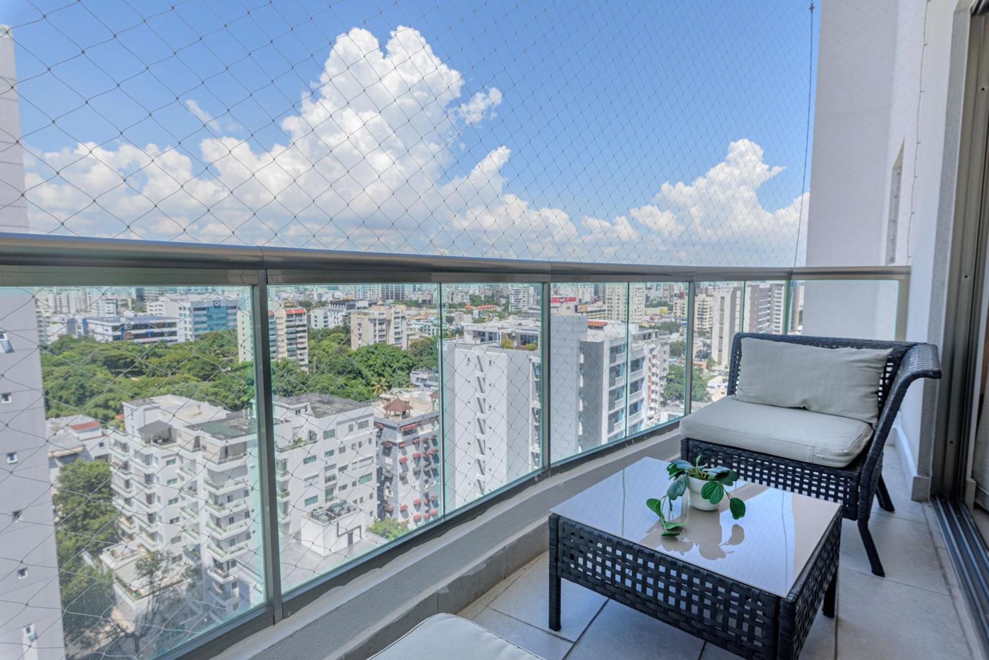 Escape Apartments, Balcony, Pool, Gym & In La Julia Santo Domingo