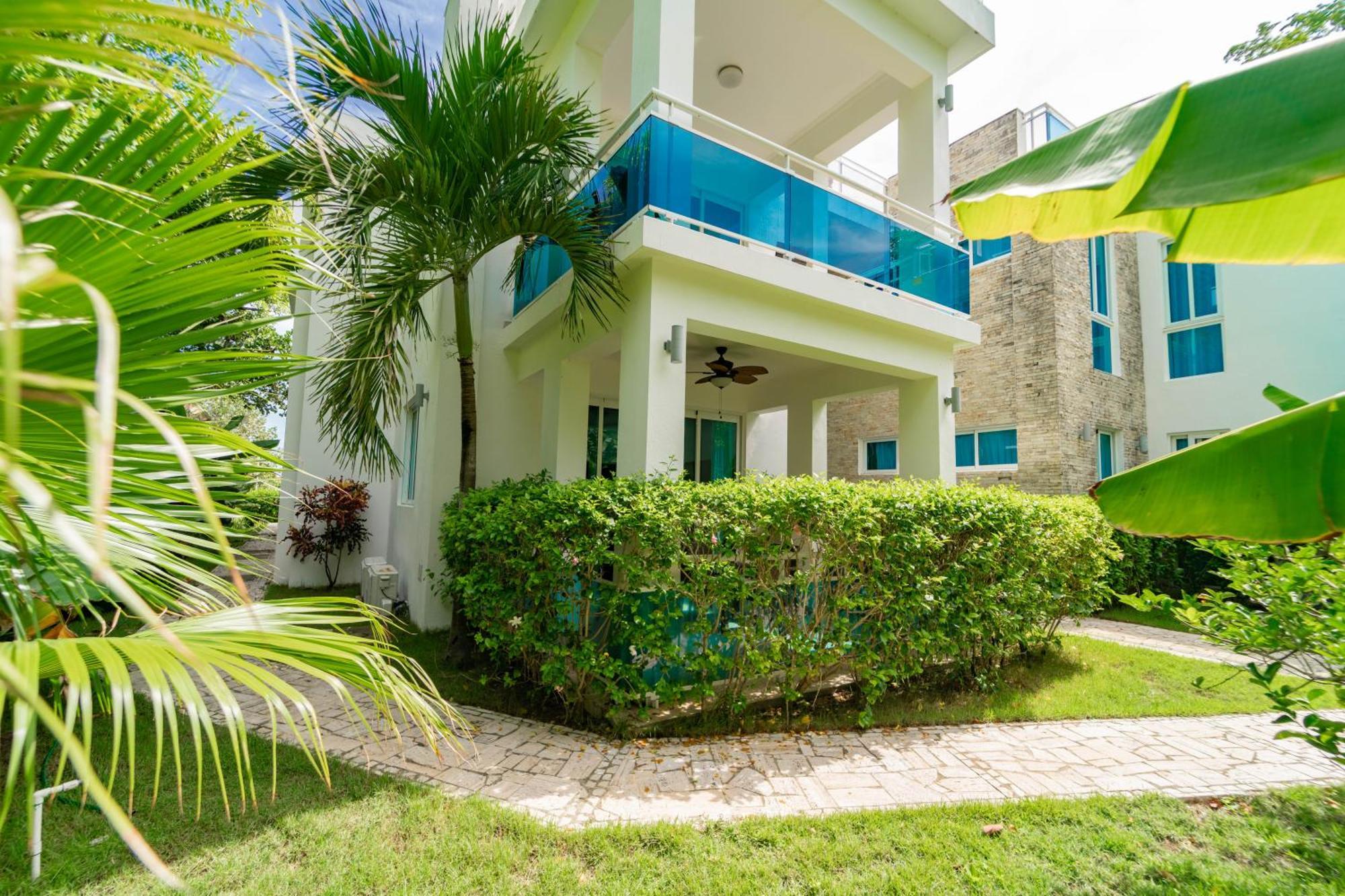 Apartment At Grand Laguna By Calisto Sosua