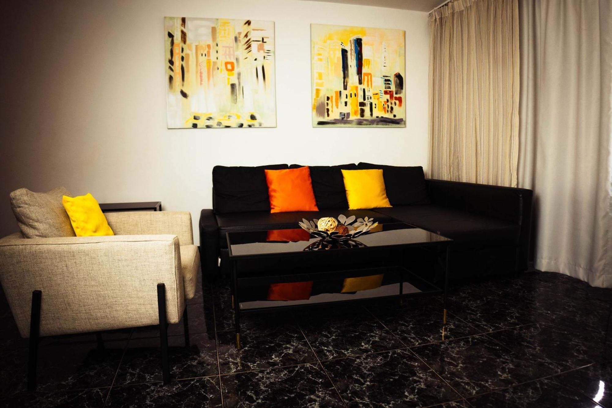 Apartment H1 & H2 - Breakfast & Service - Airport Close *