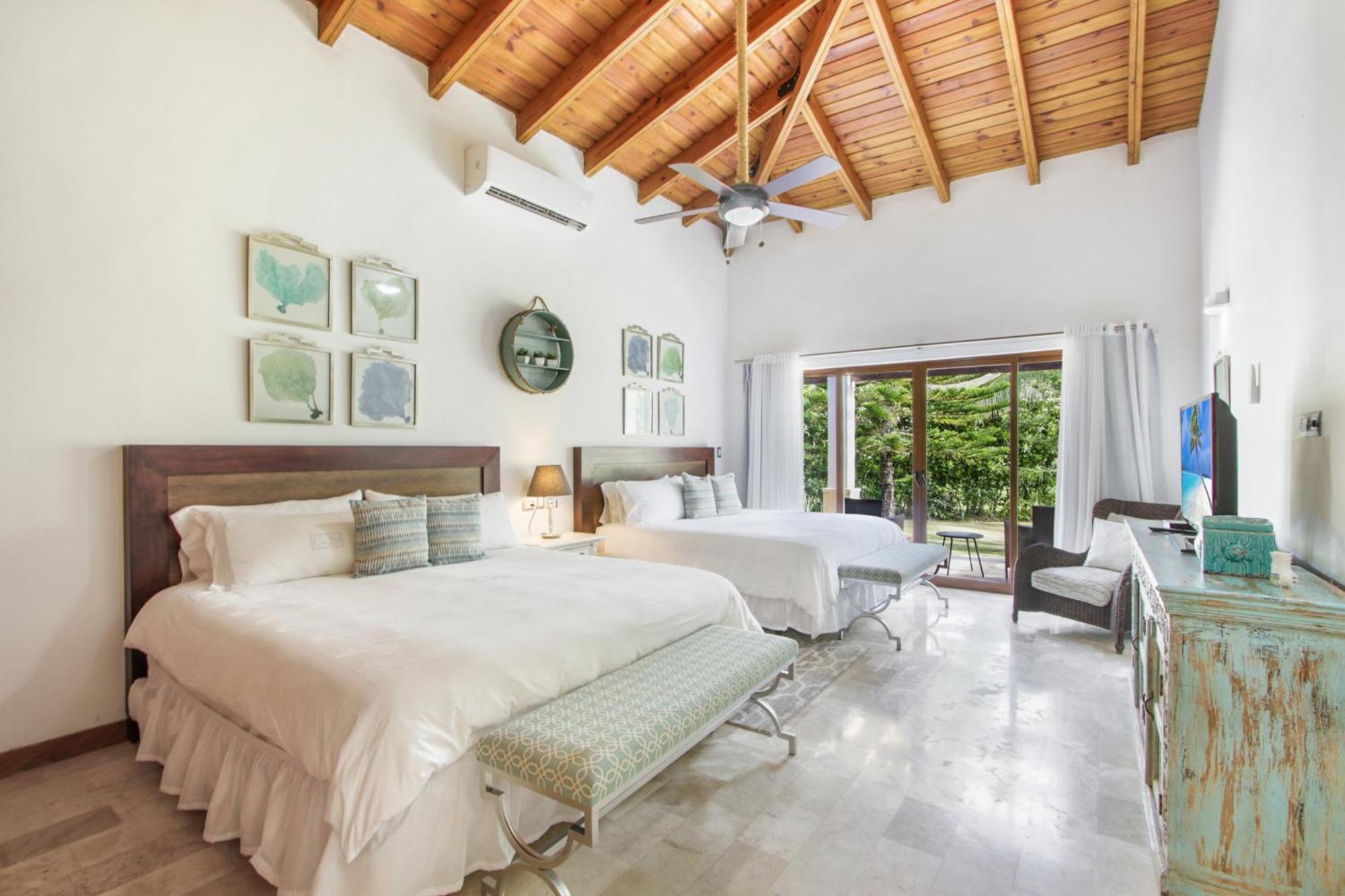 Stunning With Private Pool And Jacuzzi In Villa