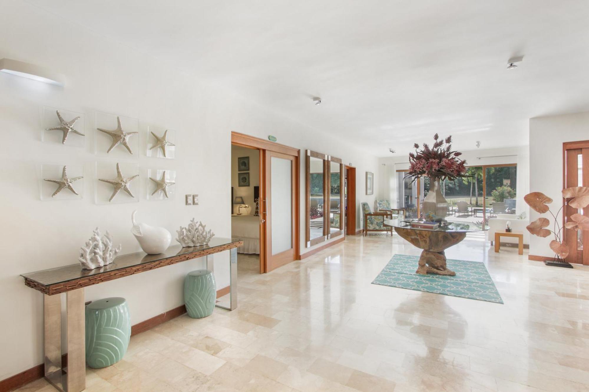 Stunning With Private Pool And Jacuzzi In *