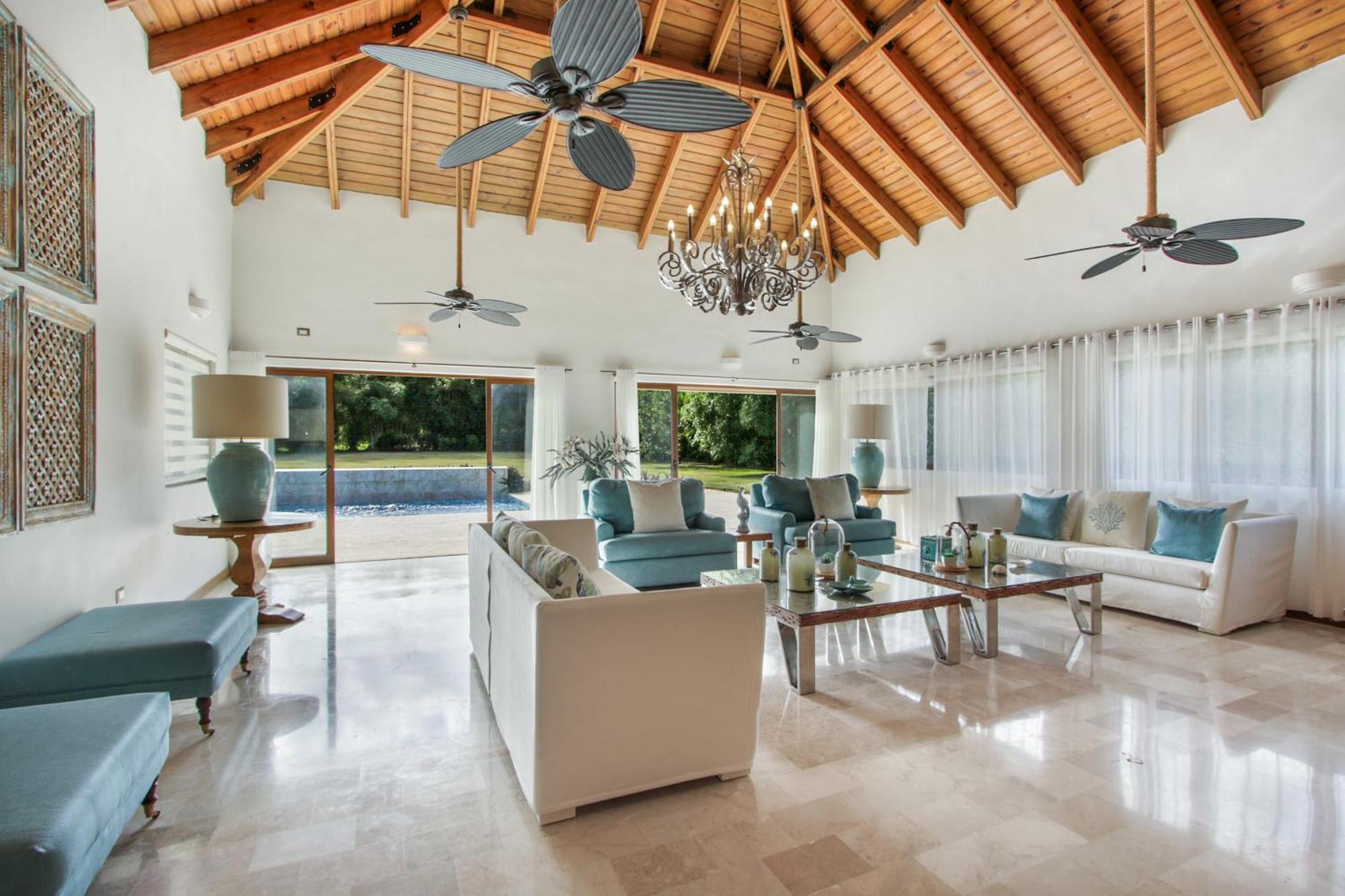 Stunning With Private Pool And Jacuzzi In