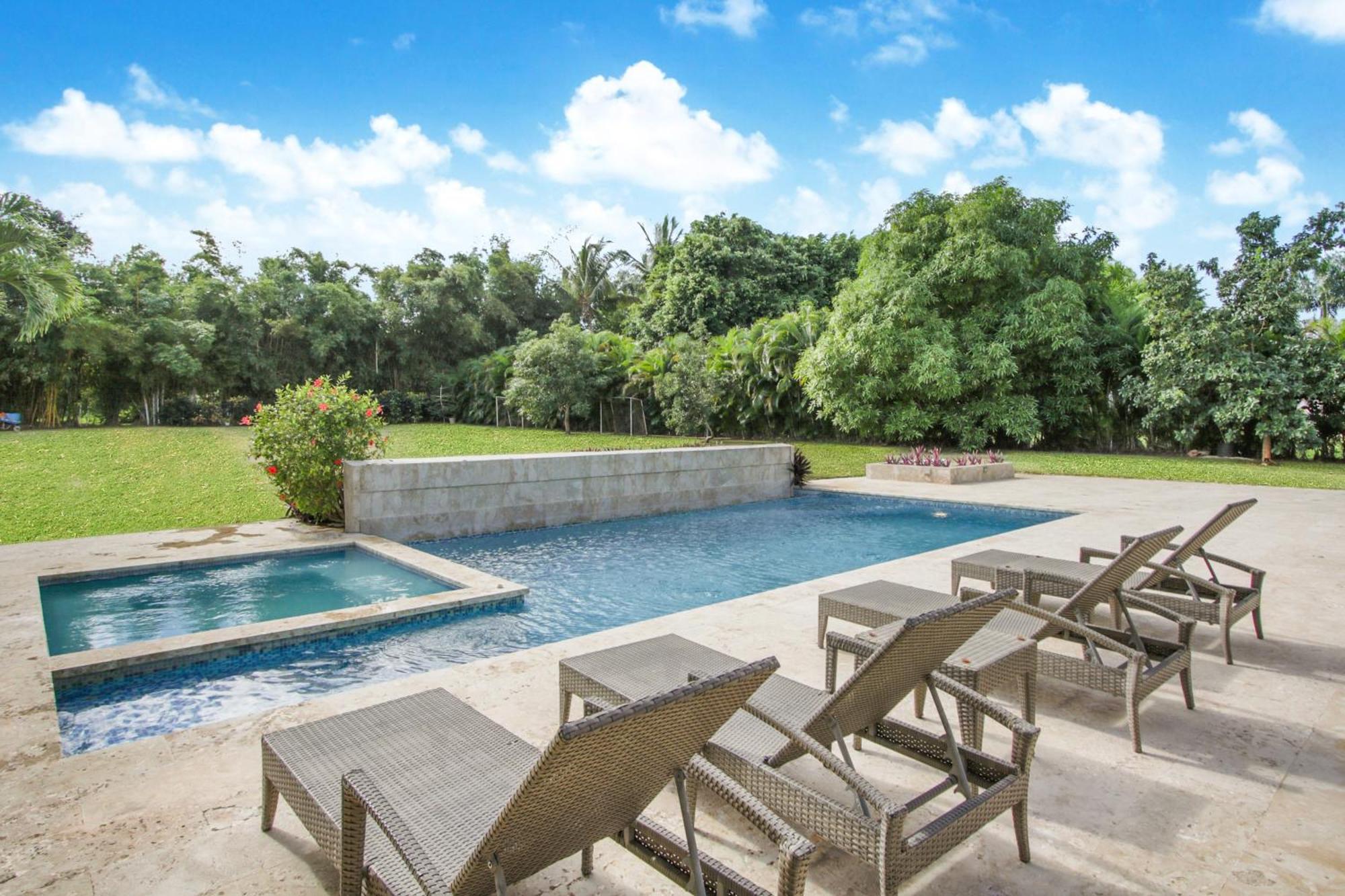 Stunning With Private Pool And Jacuzzi In Villa La Romana