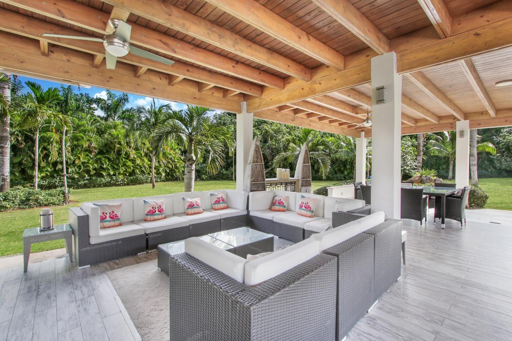 Stunning With Private Pool And Jacuzzi In