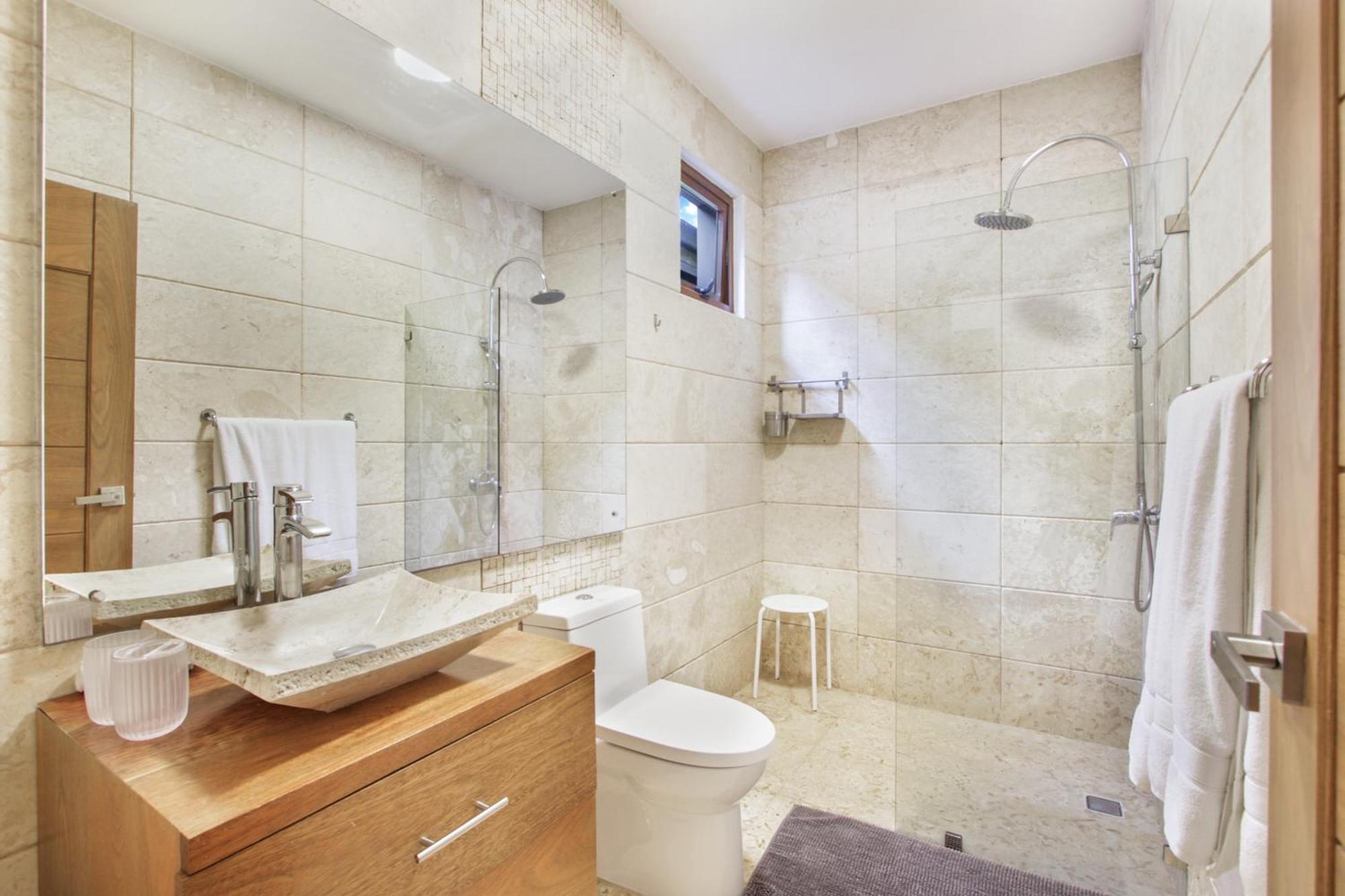 Villa Stunning With Private Pool And Jacuzzi In *