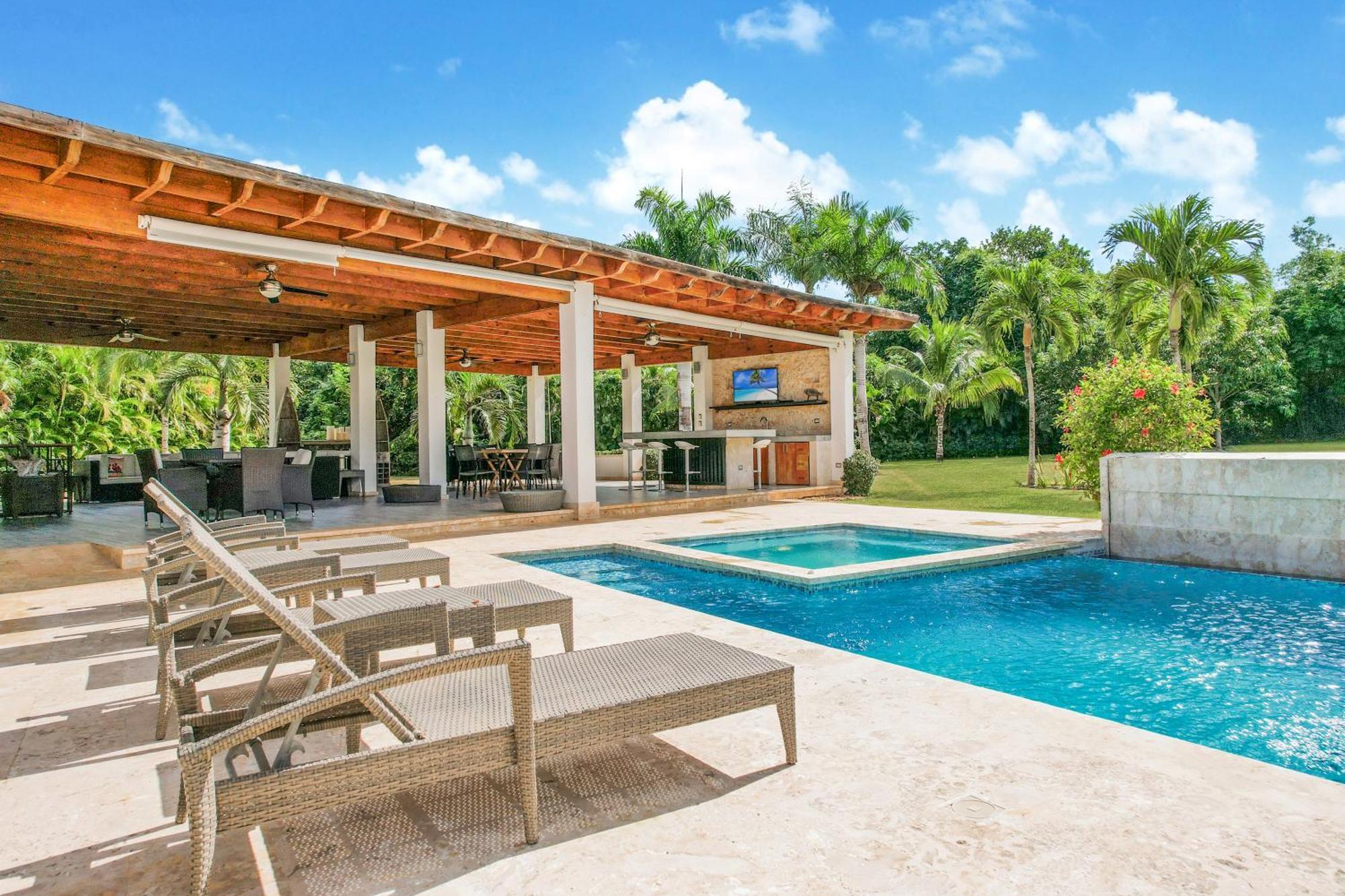 Stunning With Private Pool And Jacuzzi In Villa *