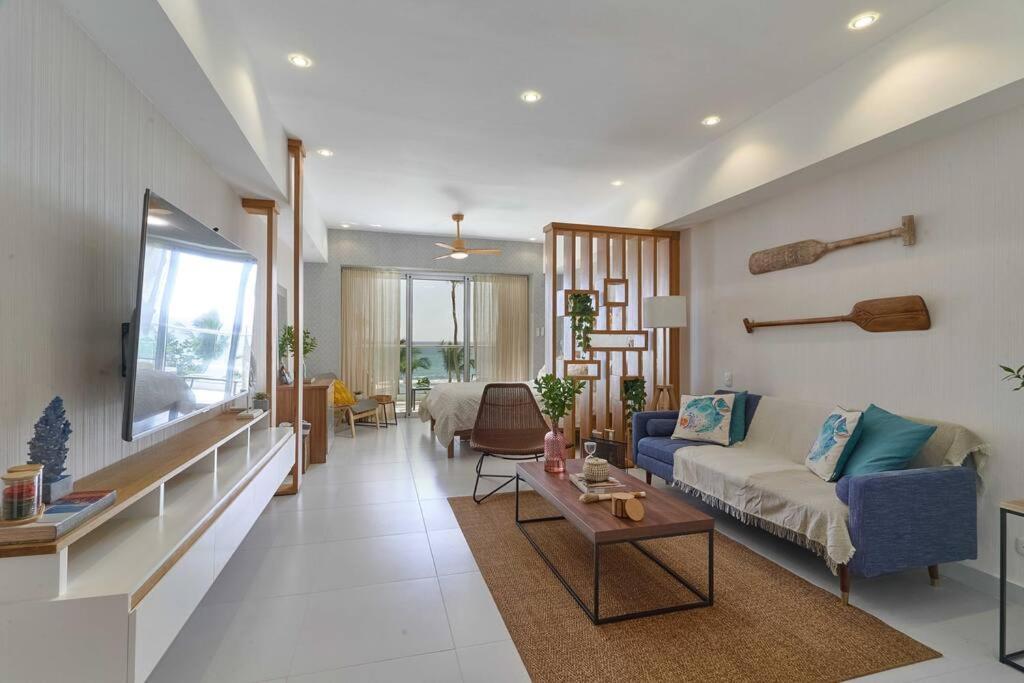 Aquarella Sunset Caribbean Beachfront Gataway Apartment