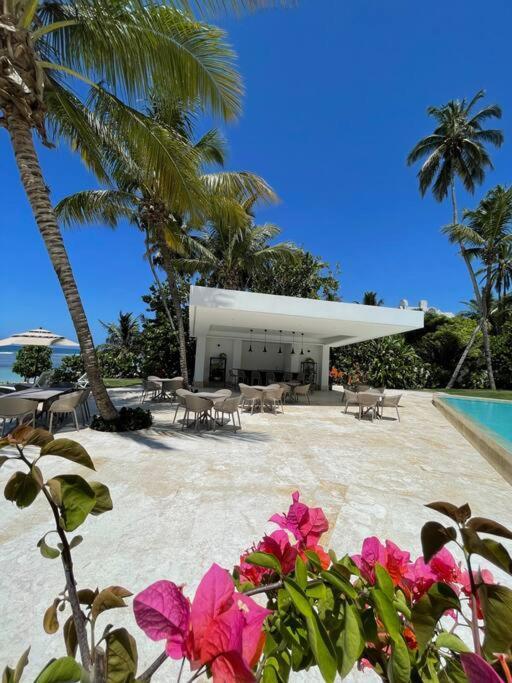 Aquarella Sunset Caribbean Beachfront Gataway Apartment *
