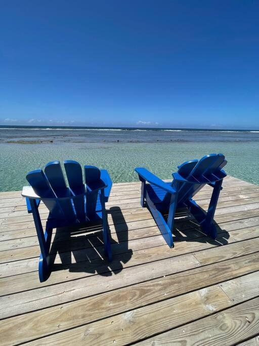 Aquarella Sunset Caribbean Beachfront Gataway Apartment *