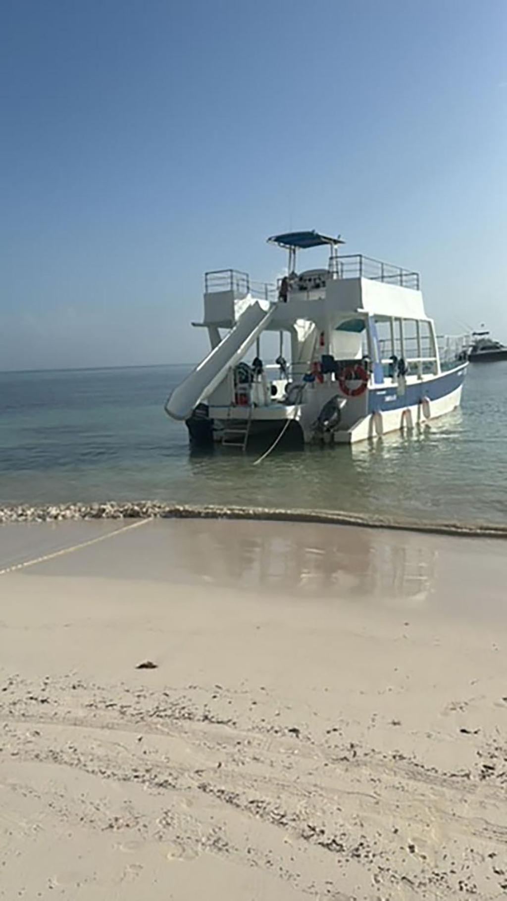 Pristine 4br Beachfront Getaway With Pool & Rooftop *