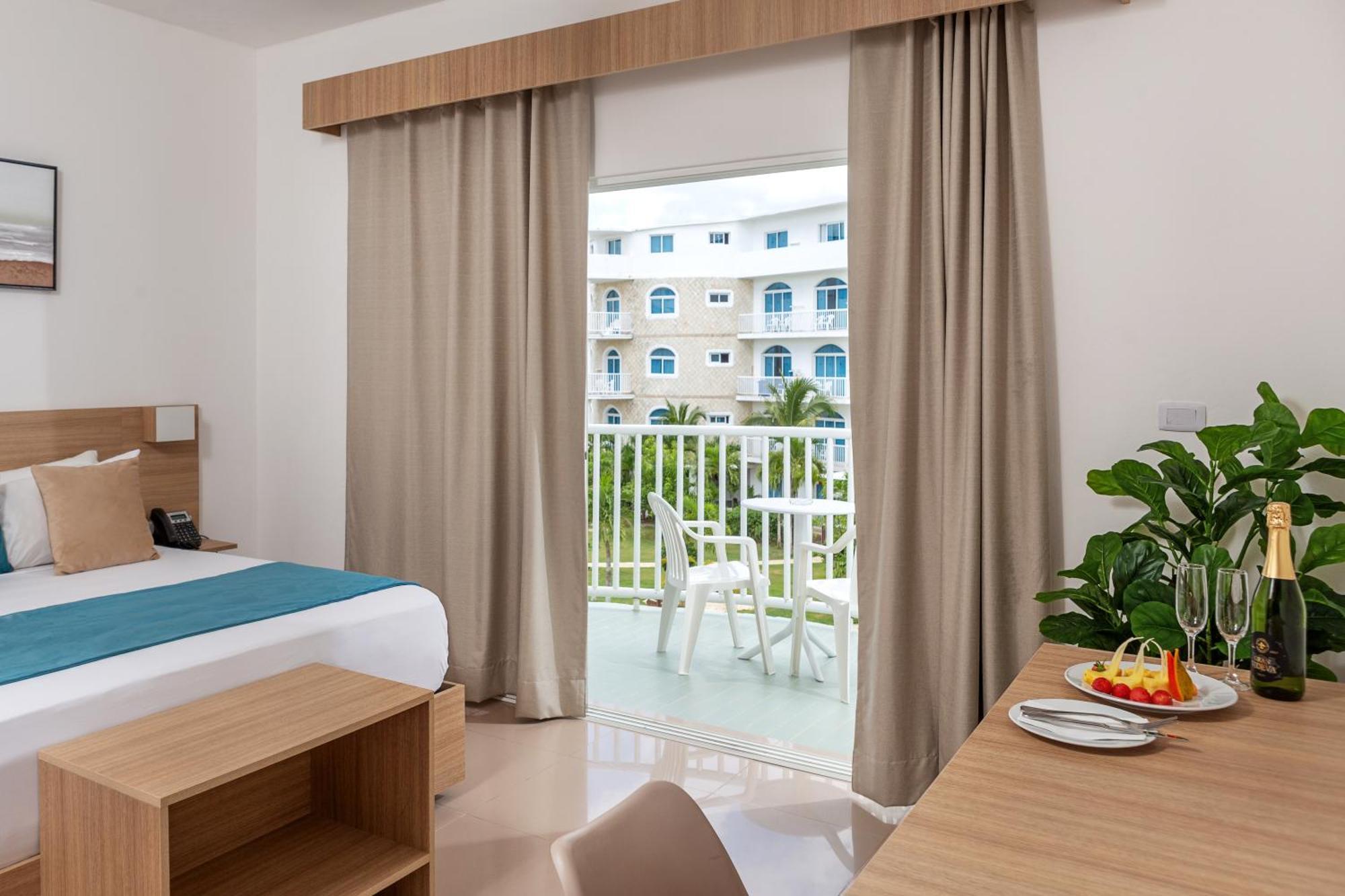 Hm Alma De (adults Only) 4*