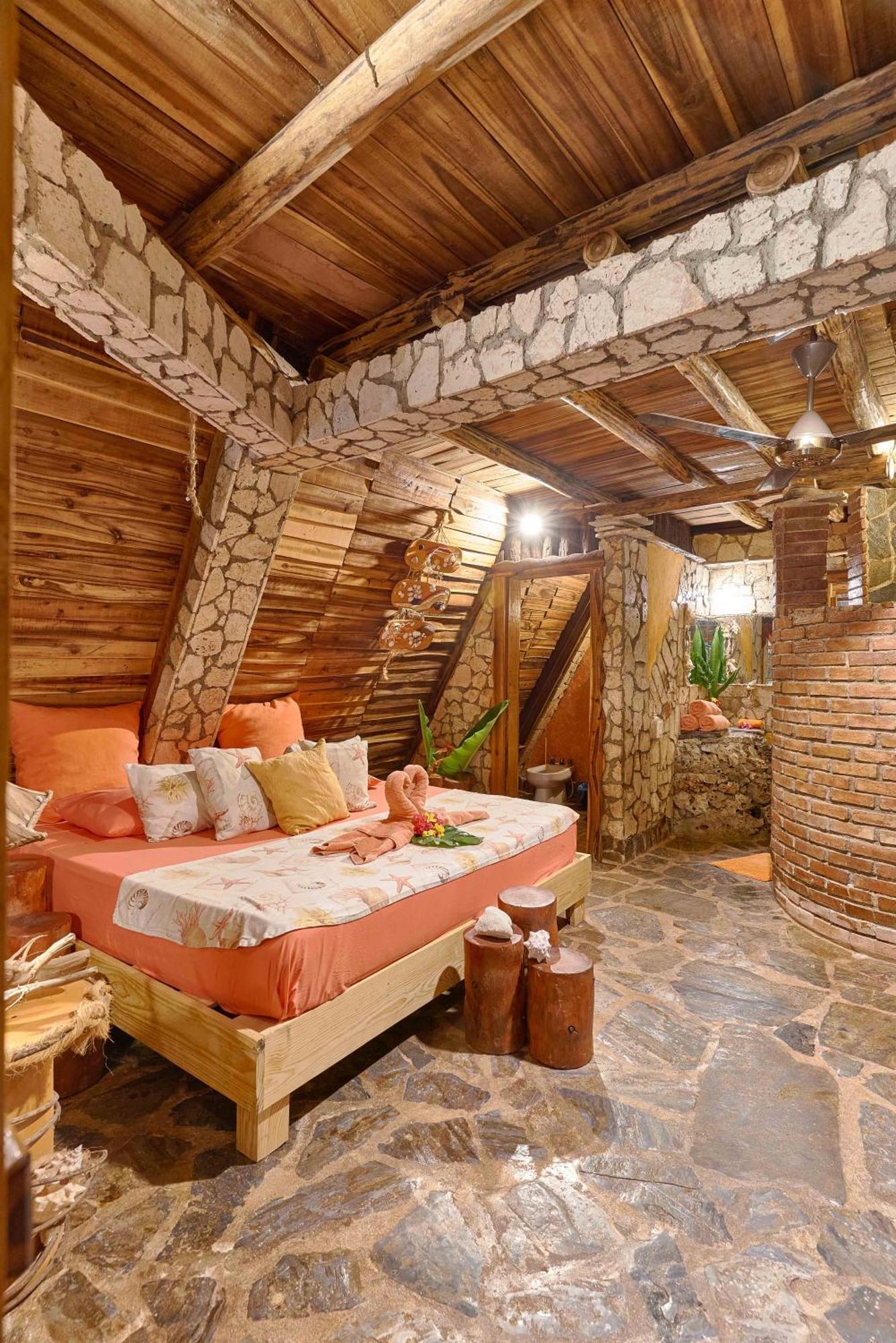 Tropical & Restaurant-pizzeria Bed & Breakfast 4*