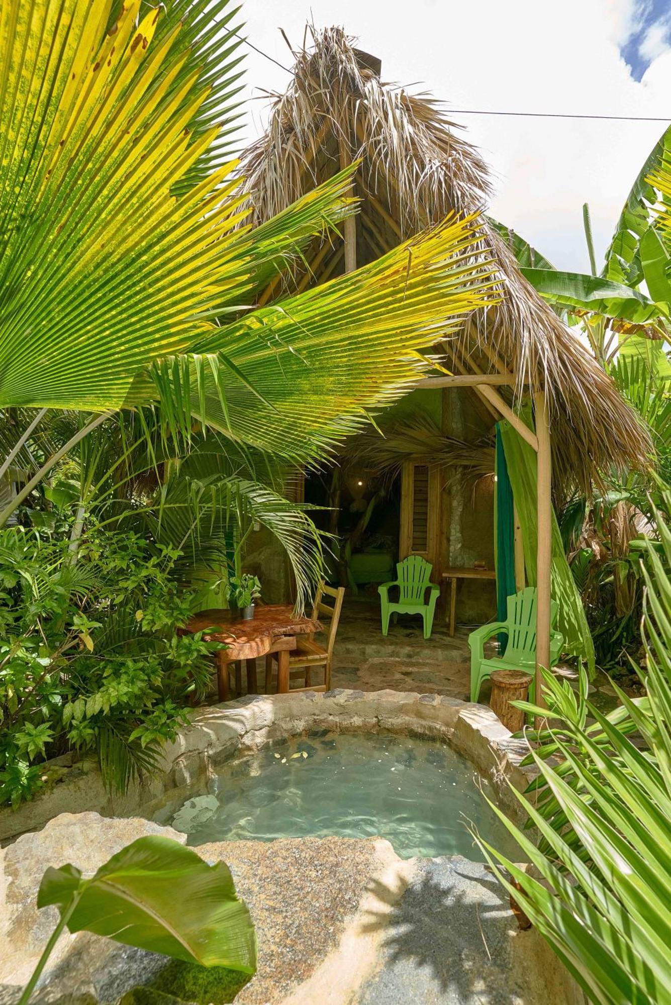 Bed & Breakfast Tropical & Restaurant-pizzeria Las Galeras