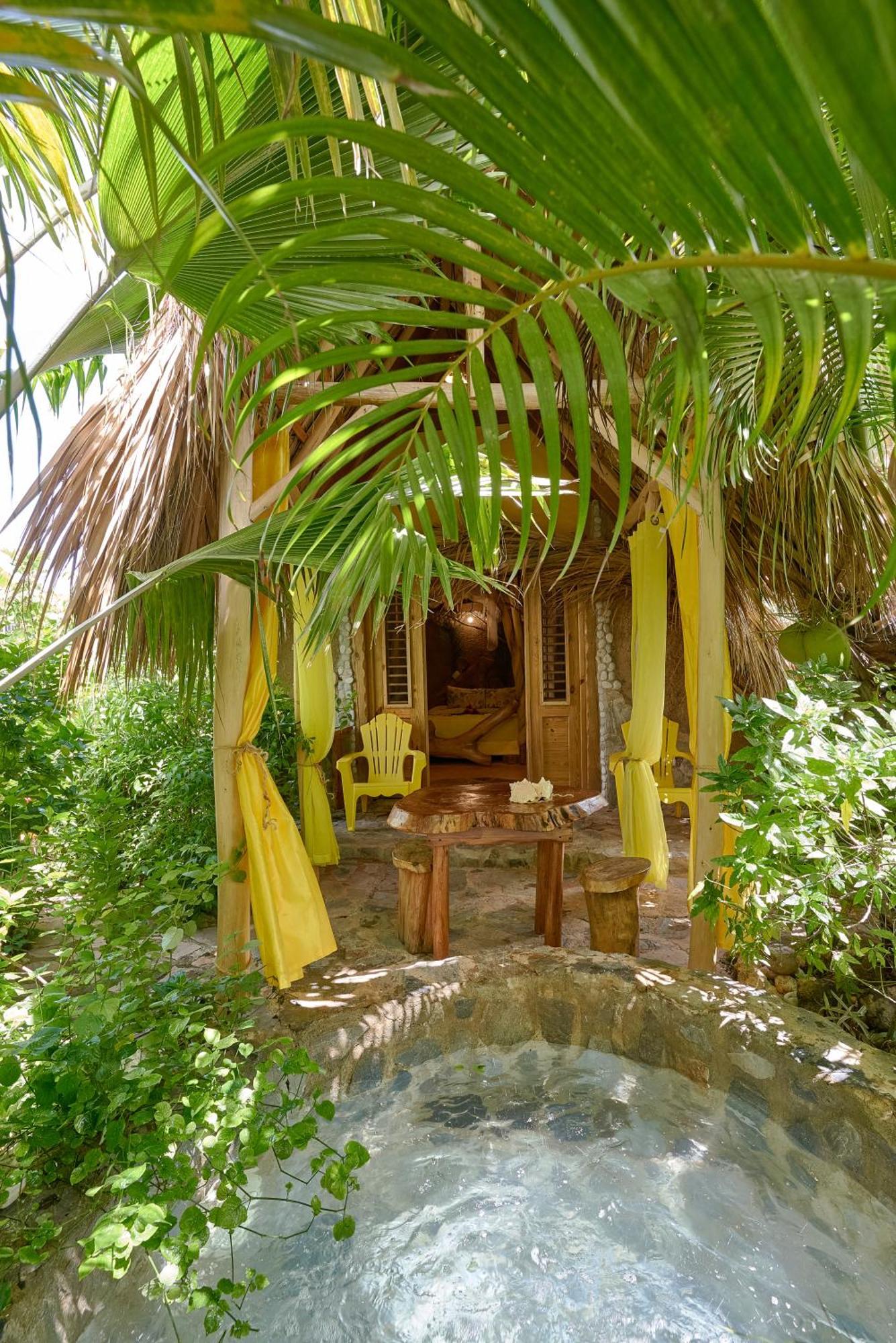 Tropical & Restaurant-pizzeria Las Galeras