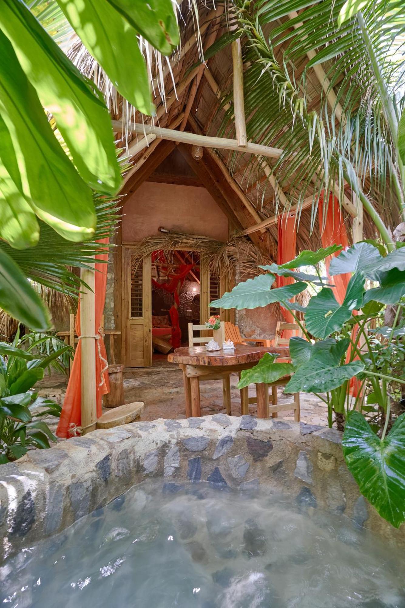 Tropical & Restaurant-pizzeria Bed & Breakfast Las Galeras