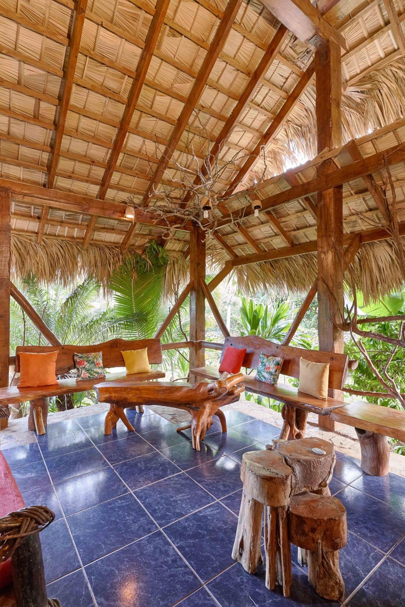Tropical & Restaurant-pizzeria Bed & Breakfast Las Galeras