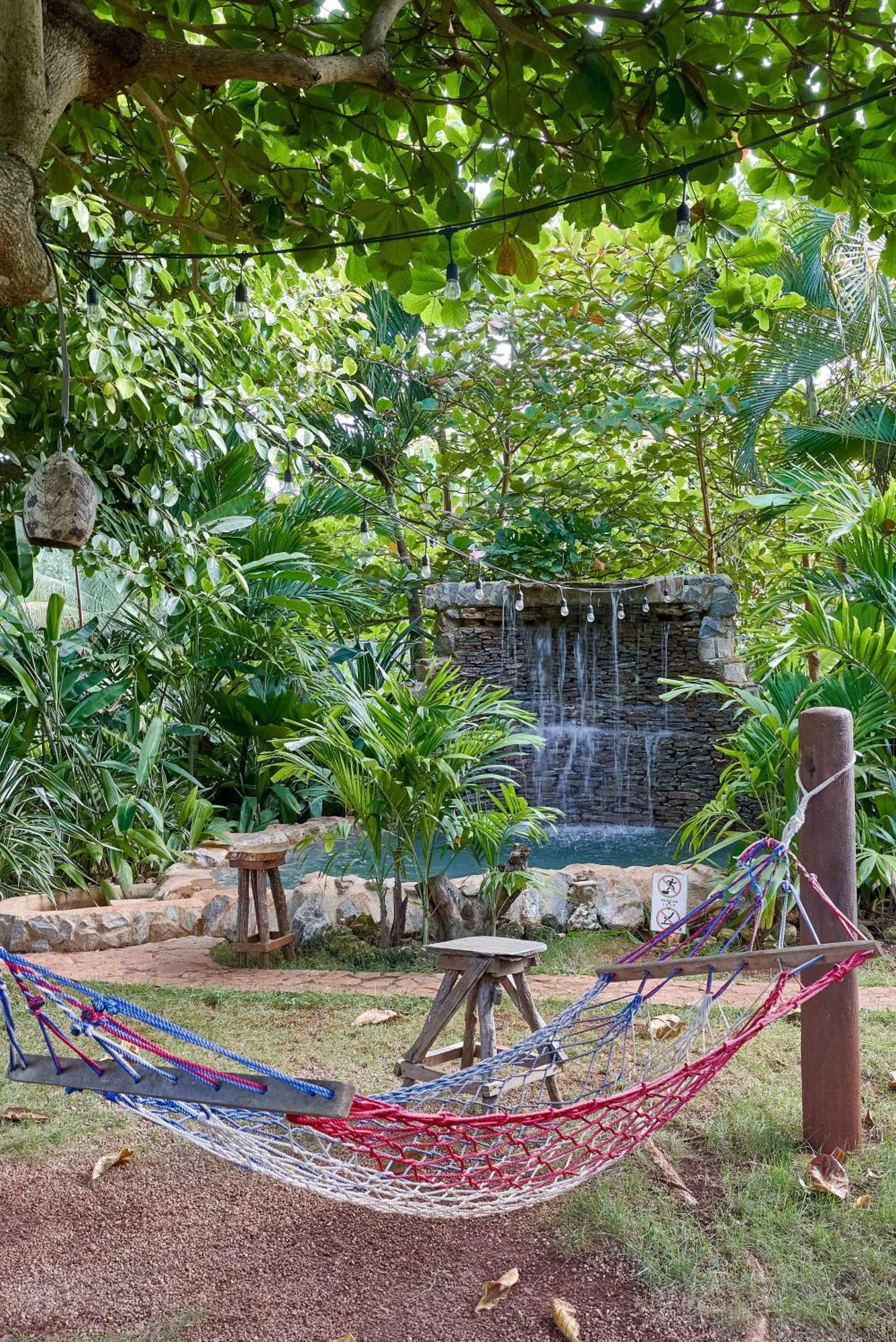 Tropical & Restaurant-pizzeria Las Galeras
