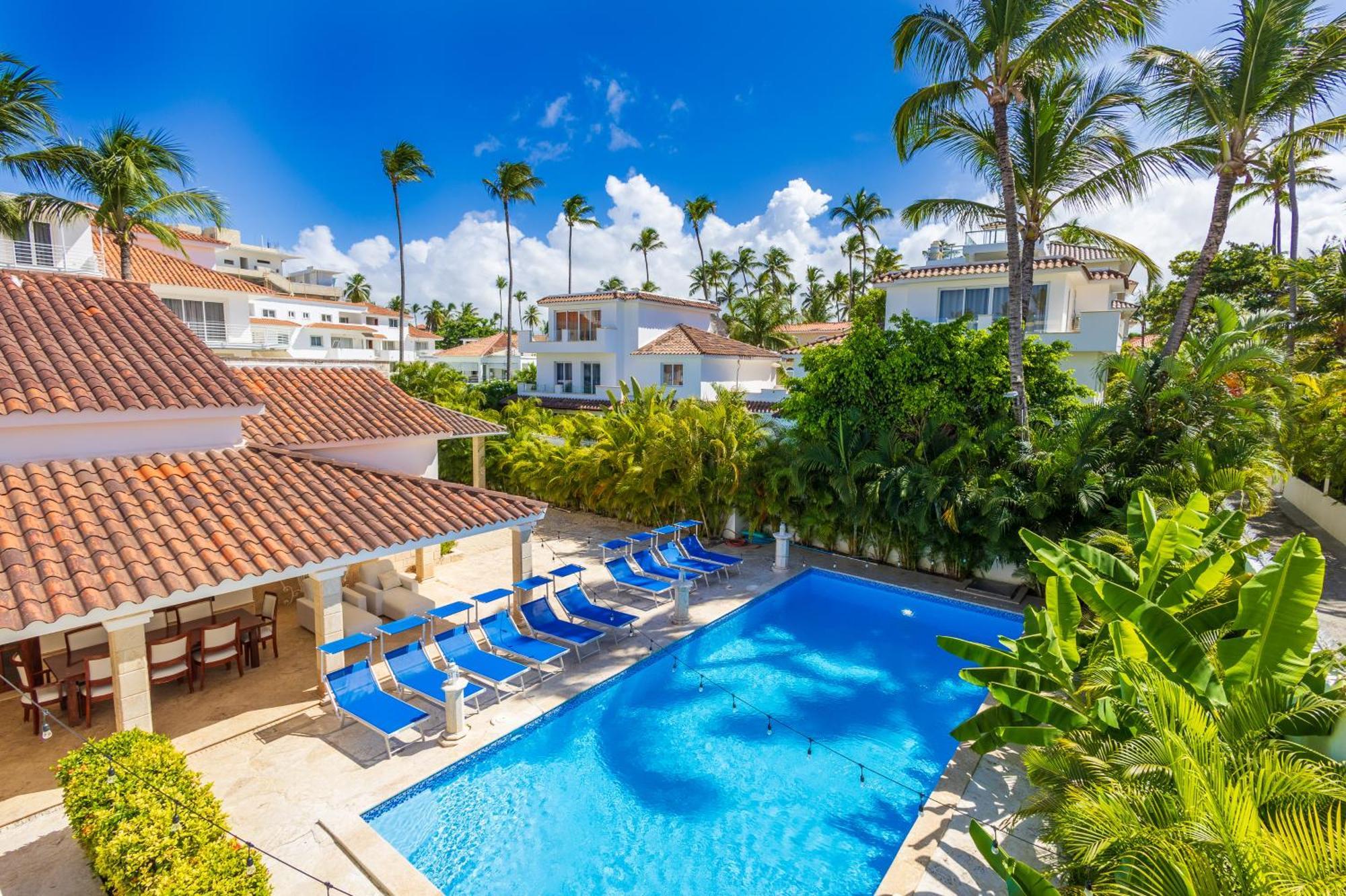 Huge 8-bedroom With Private Pool - Corales Villa *