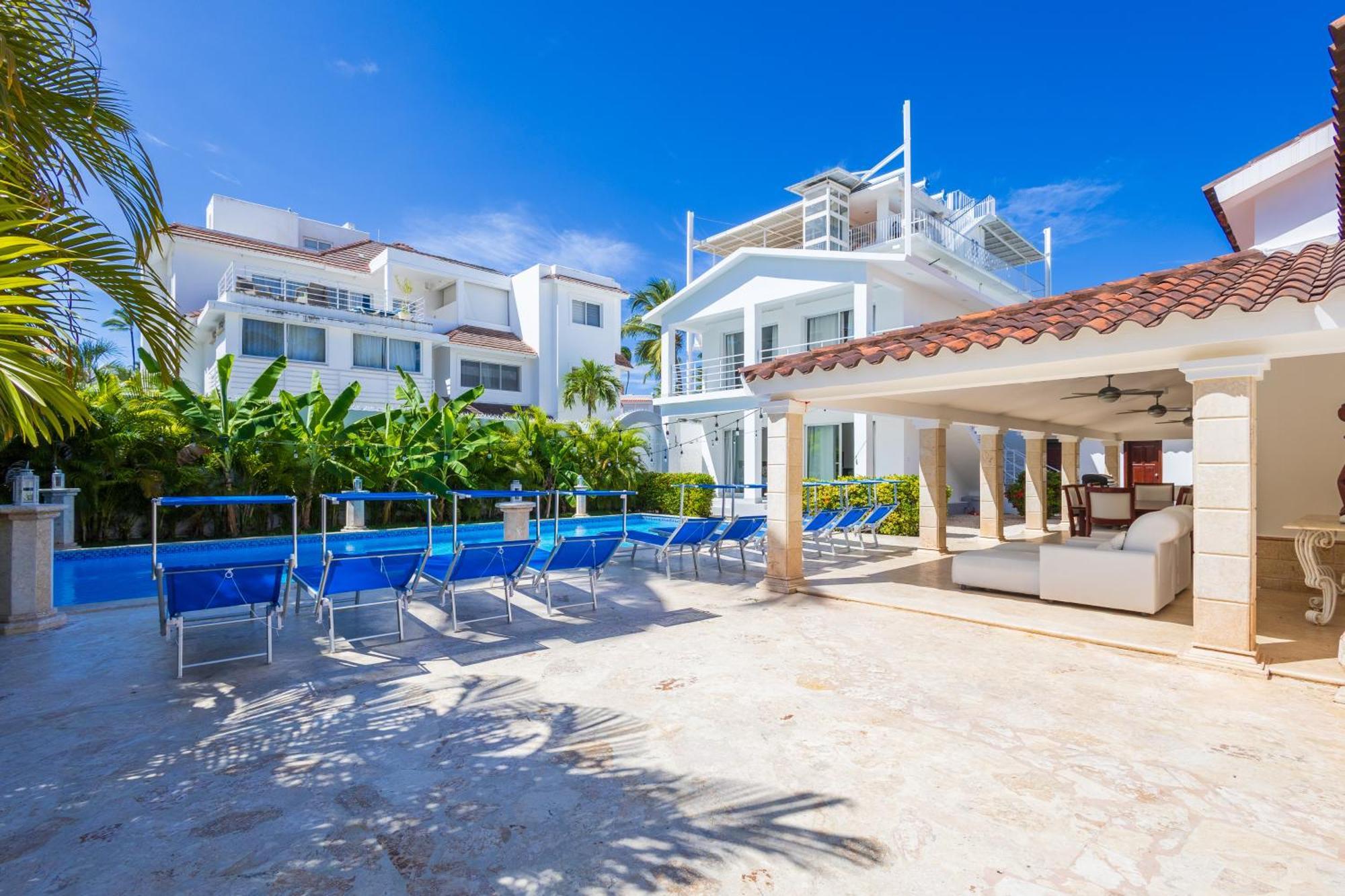 Huge 8-bedroom With Private Pool - Corales