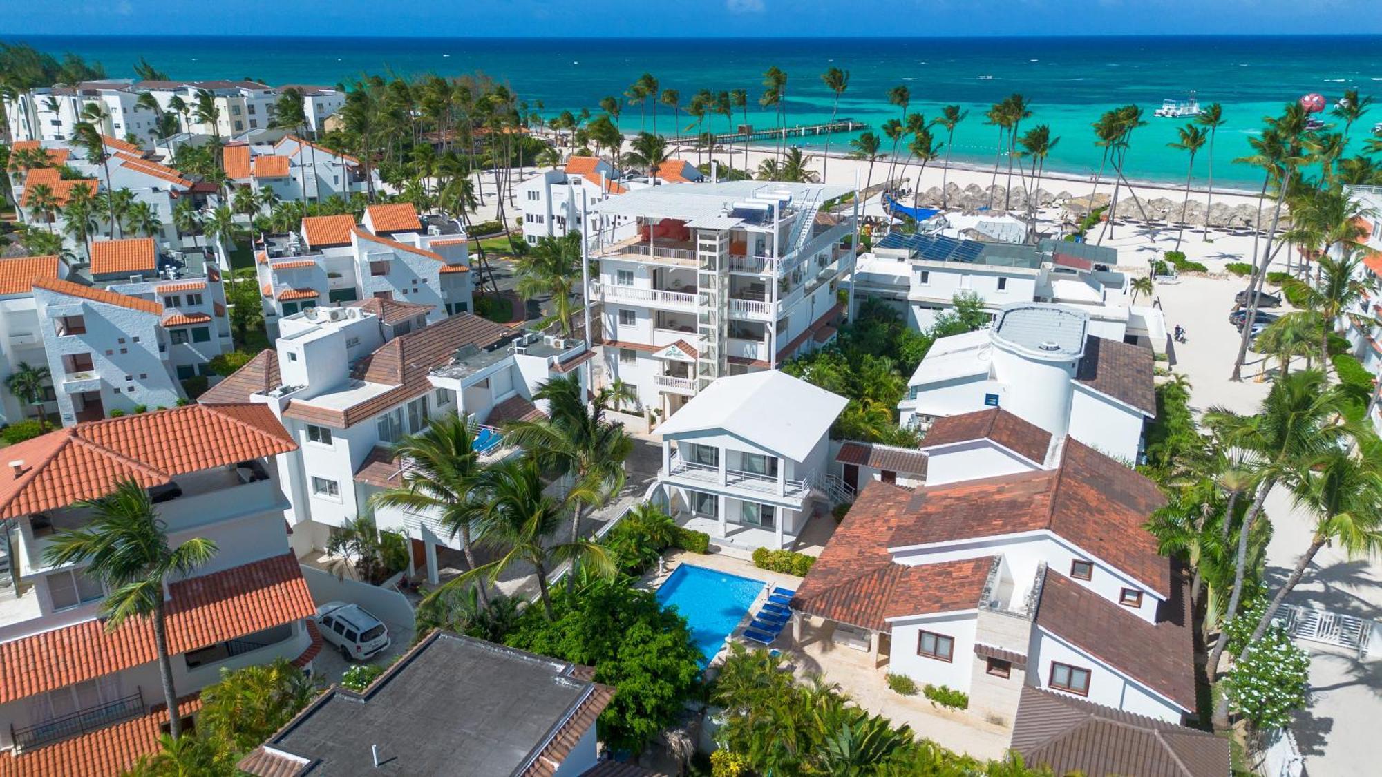 Huge 8-bedroom With Private Pool - Corales Villa *