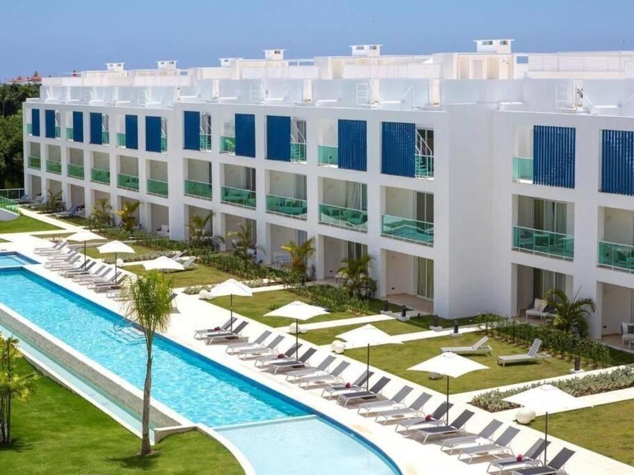 Paradise Pool Front And At