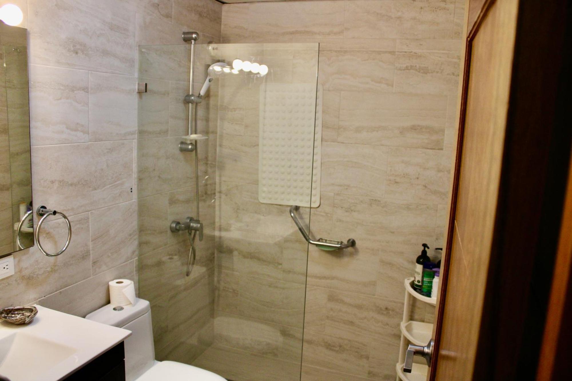 Apartment Lasolastower-juandolio-2br-3bds-7px-wifi-hugeterrace-seaview