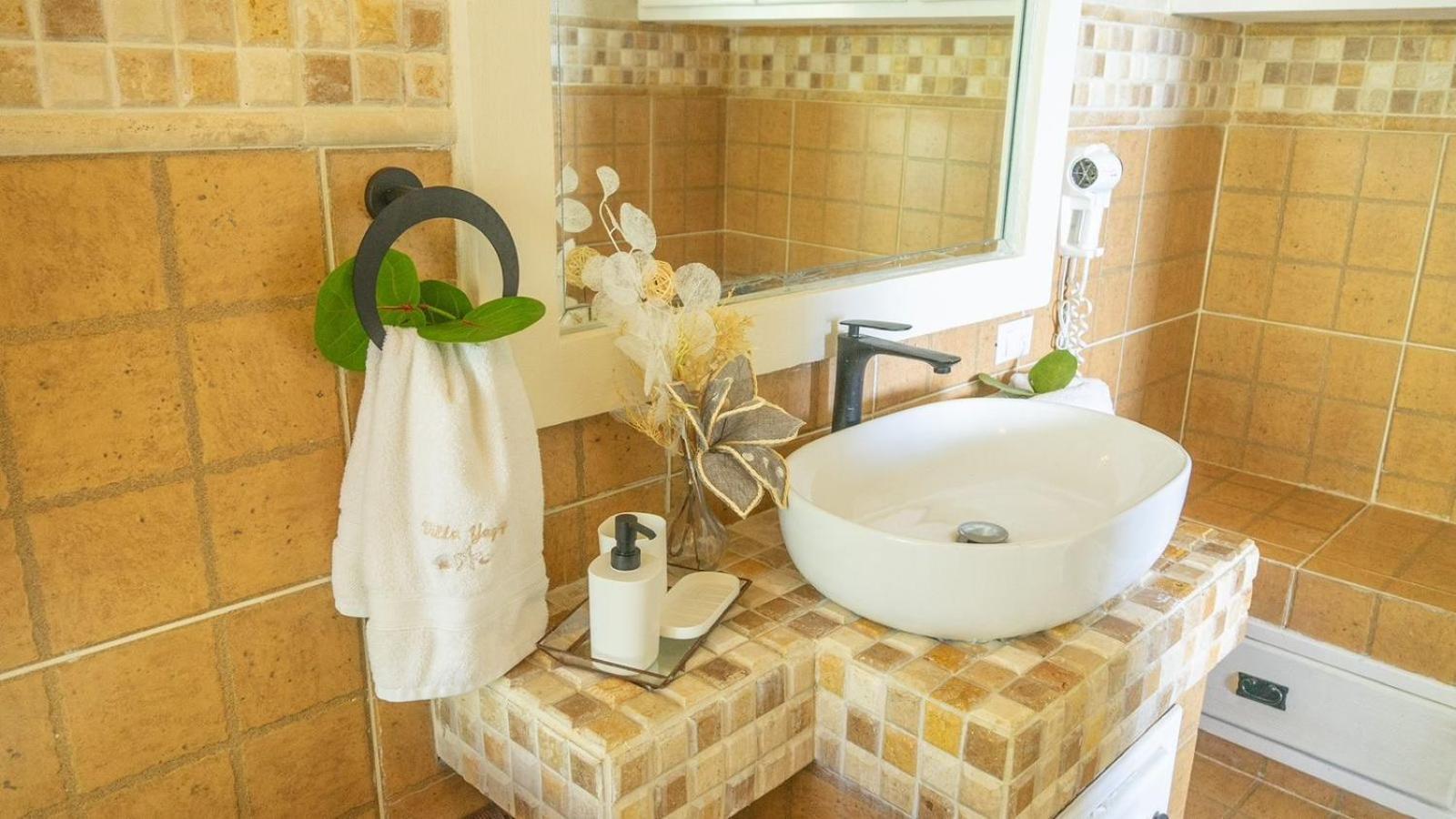Villa Maranata Complex 5 3brd Frontbeach