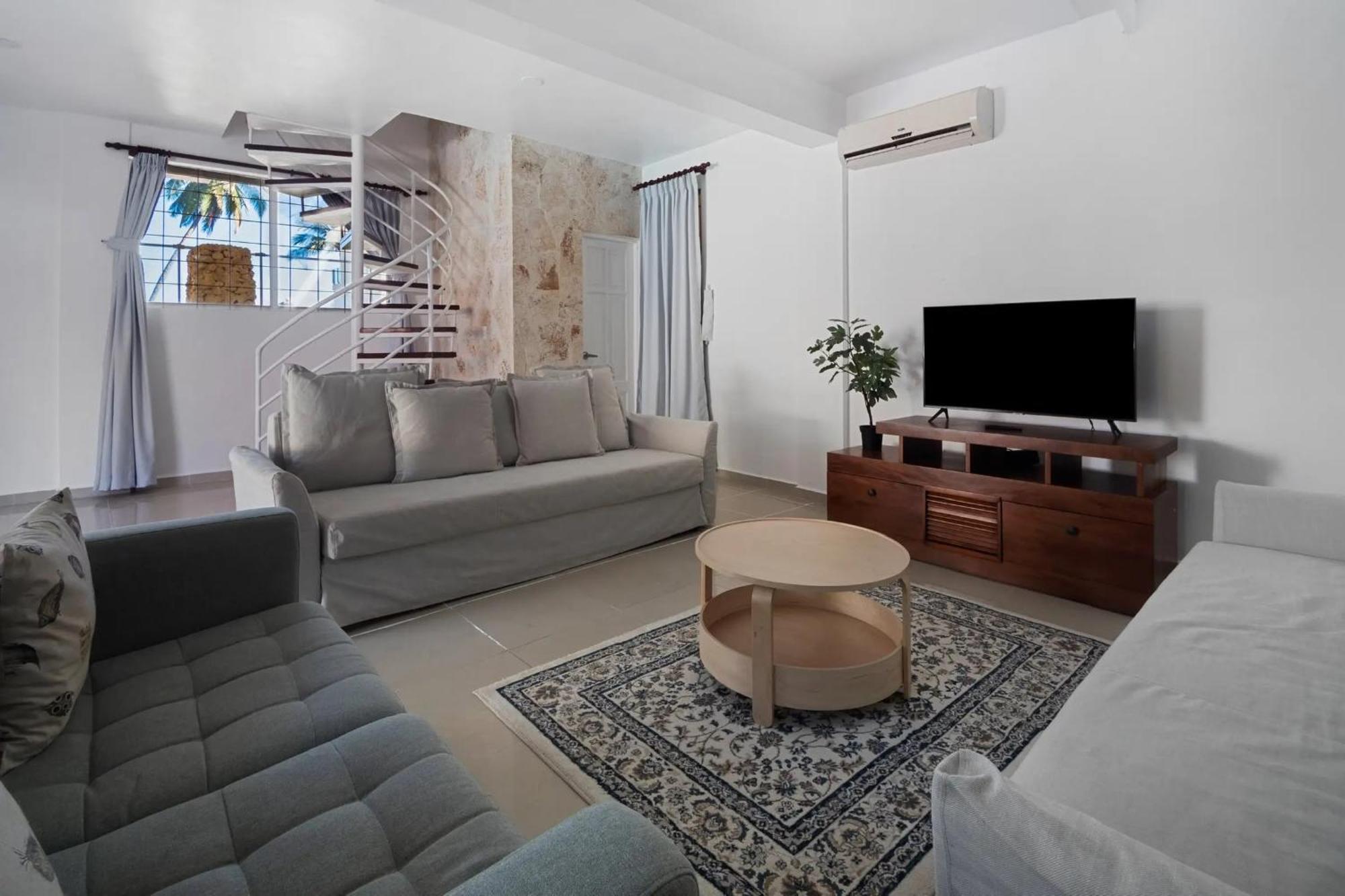 Brisas Doradas Beachfront Aparthotel *