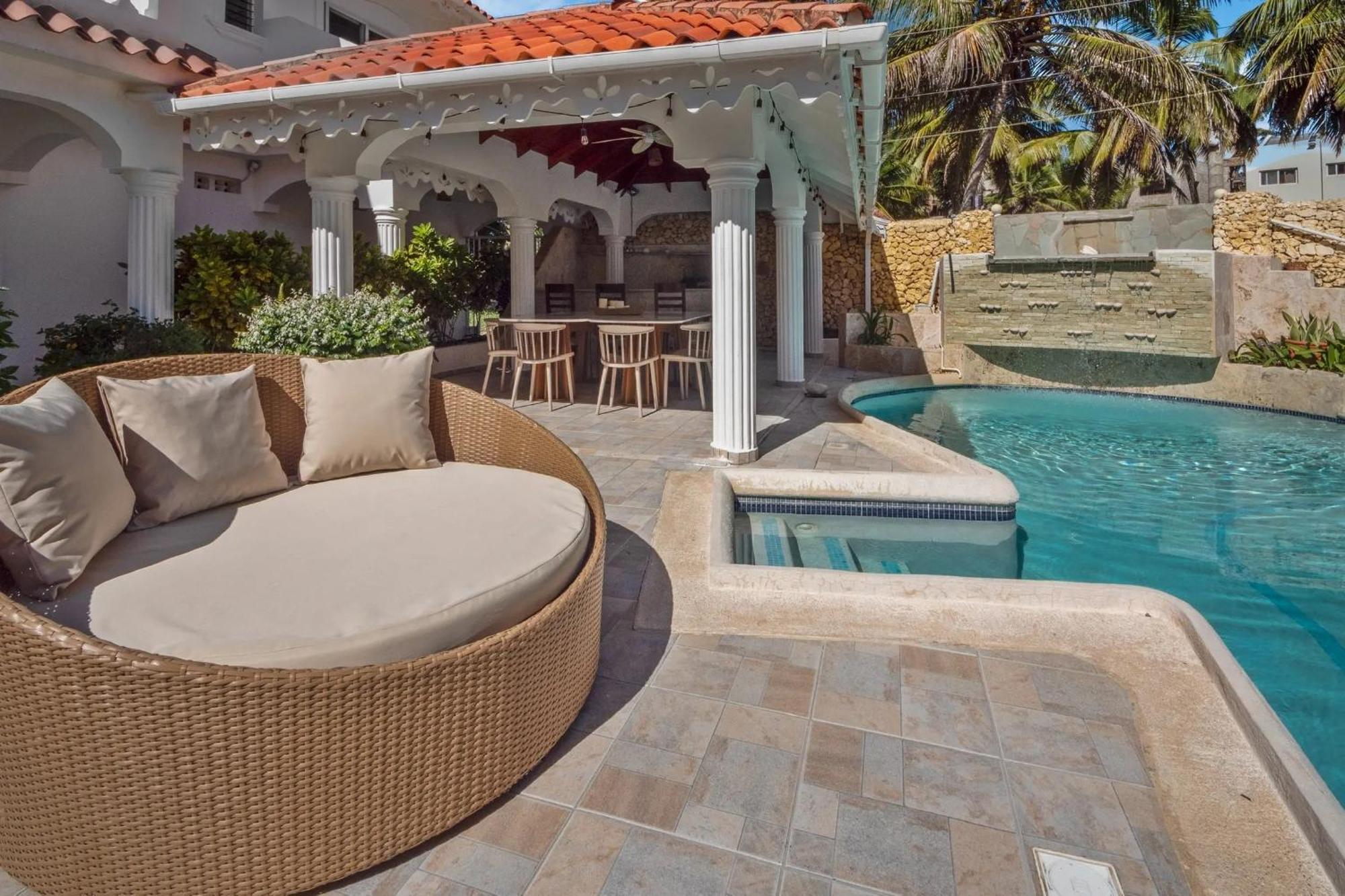 Brisas Doradas Beachfront *