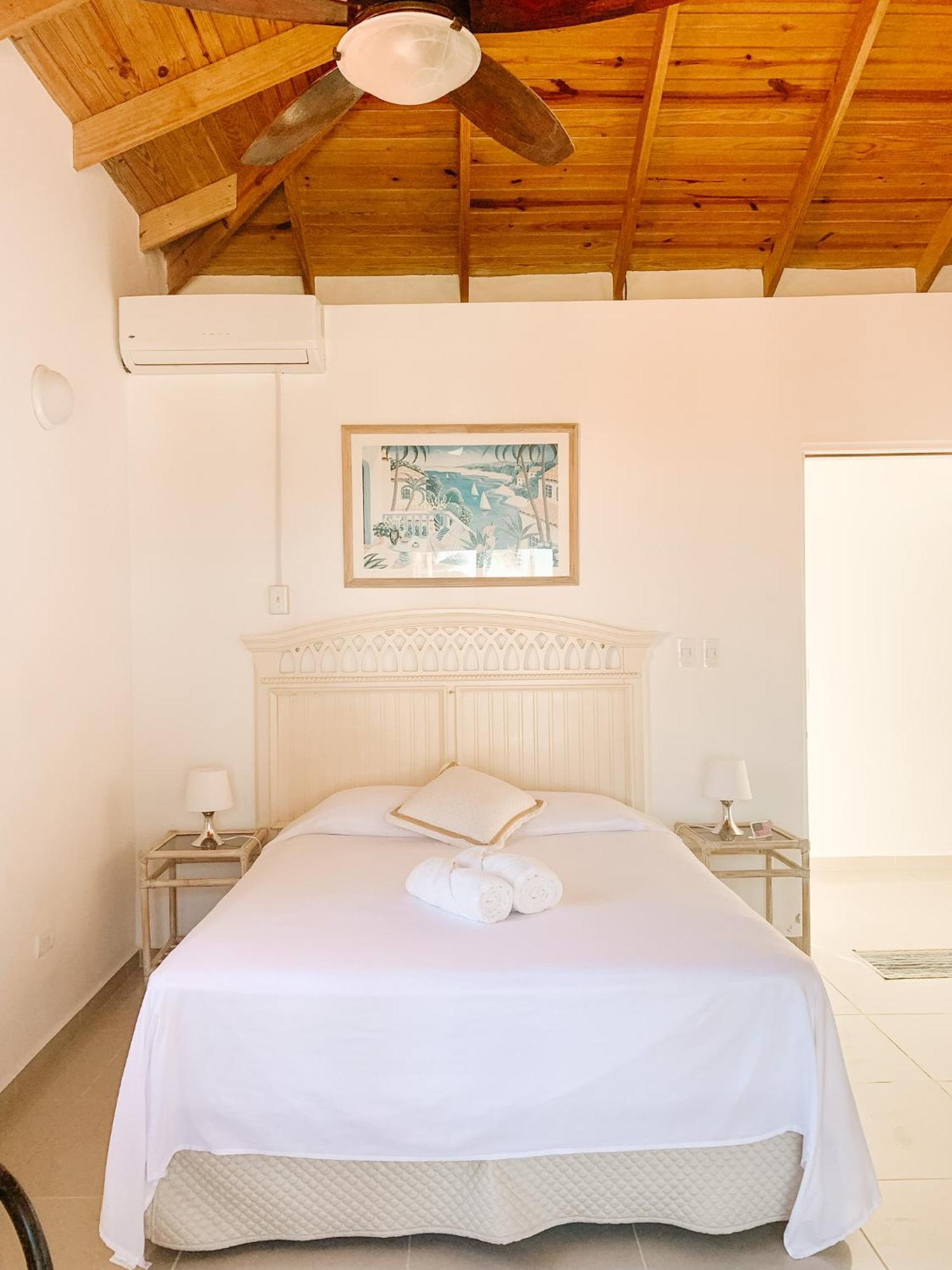 Aparthotel Brisas Doradas Beachfront *